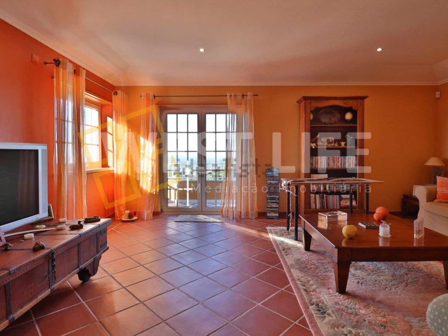 小楼房或独栋别墅出售在Vila de Colares - Mucifal - 客厅