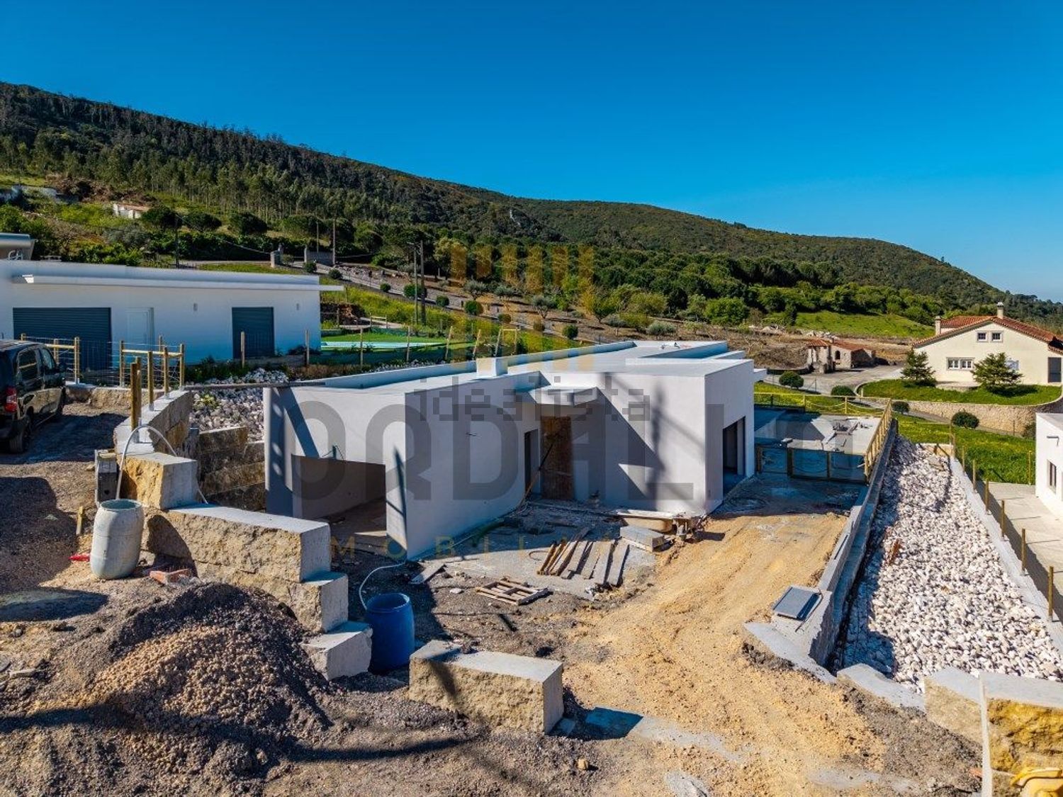 小楼房或独栋别墅出售在Rua do Serrado - 外立面