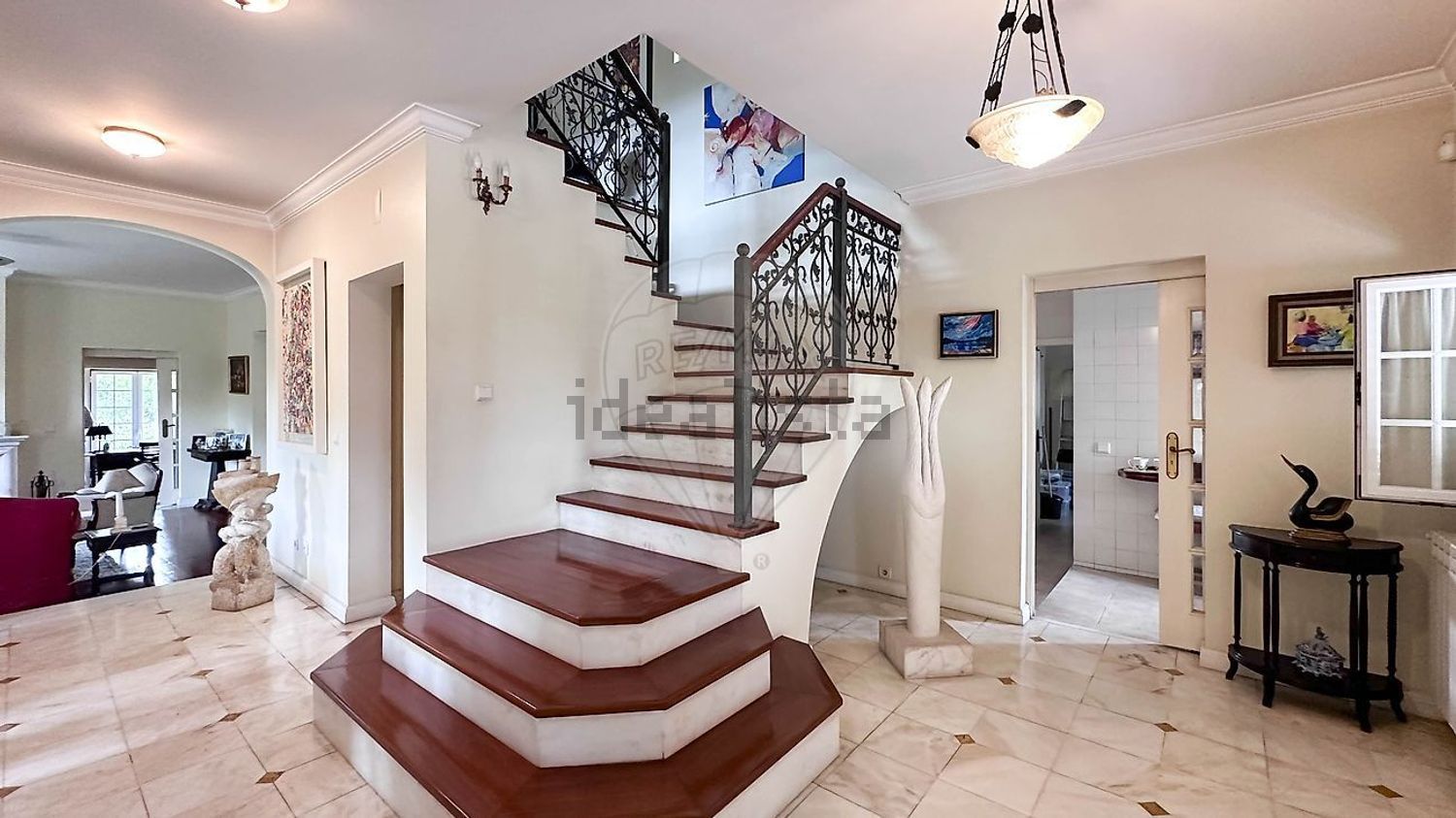 小楼房或独栋别墅出售在Rua da Mofina - 详情