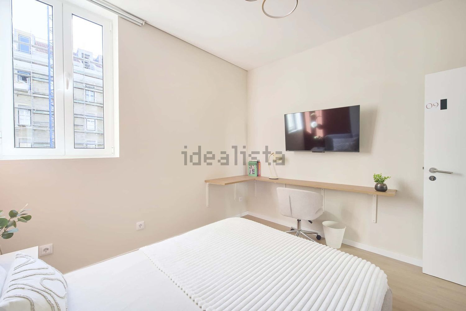 出租房间在Largo Vitorino Damásio, 2 - 卧室