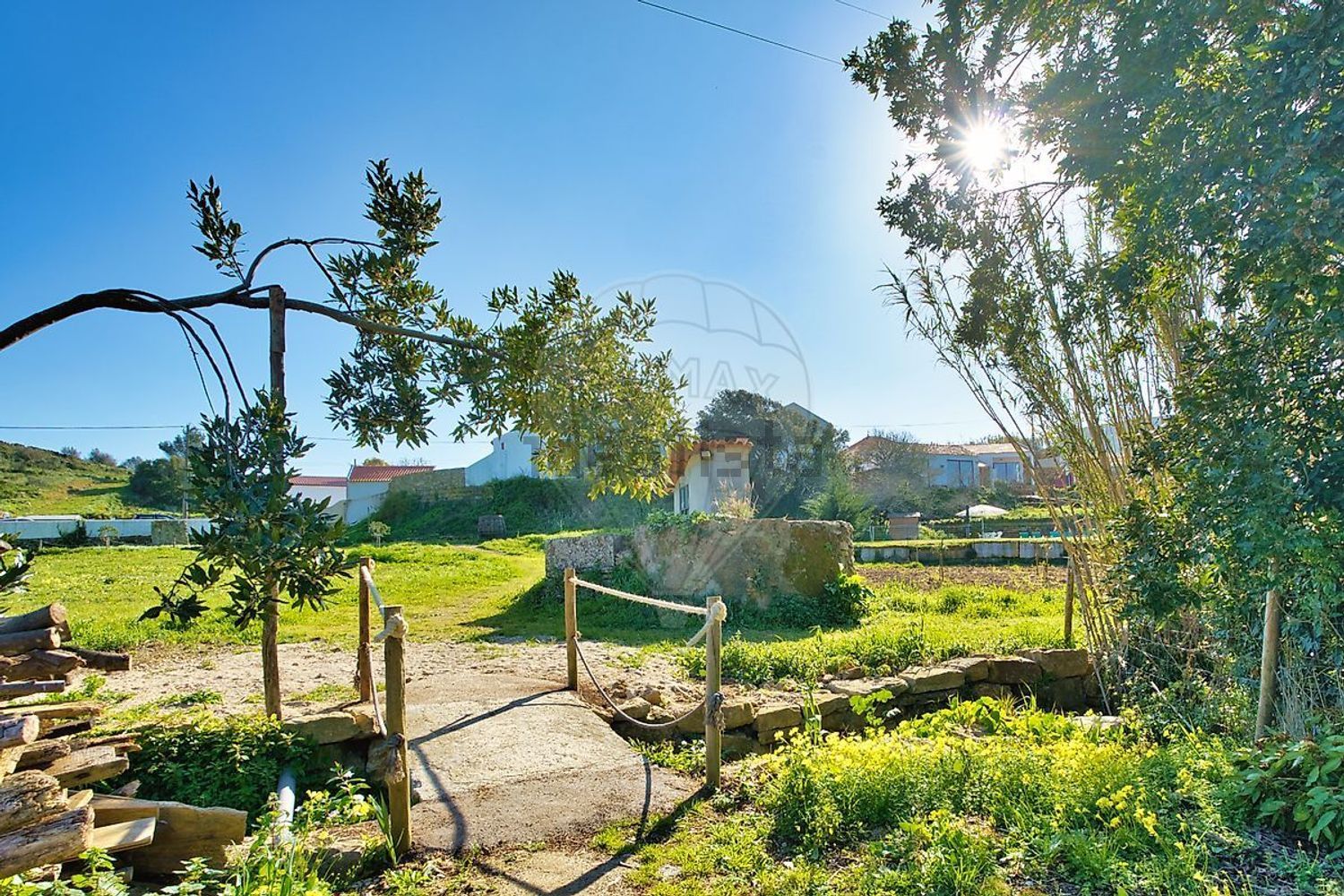 小楼房或独栋别墅出售在Rua da Liberdade - 花园