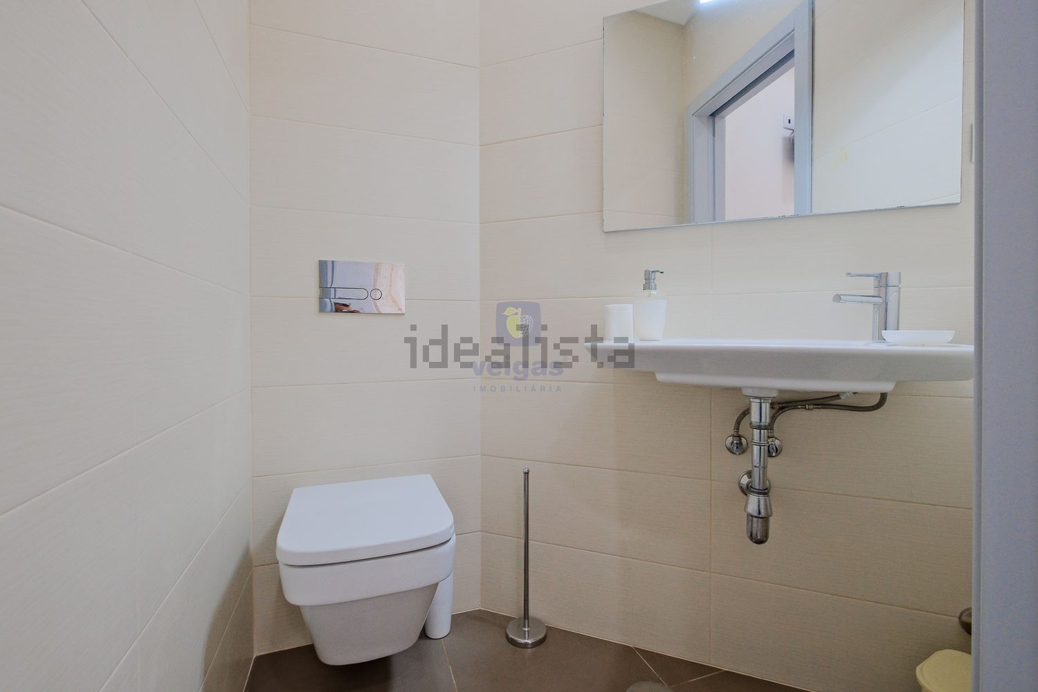 小楼房或别墅出售在Lousa - 卫生间