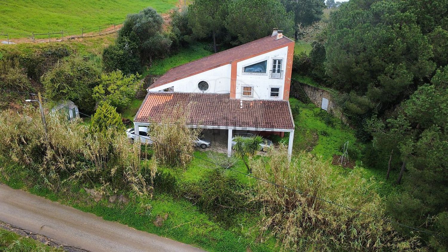 小楼房或独栋别墅出售R. da Portela - 外立面