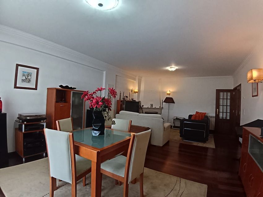 公寓 t3出售在Rua Fernando Barros Ferreira Leal, 3