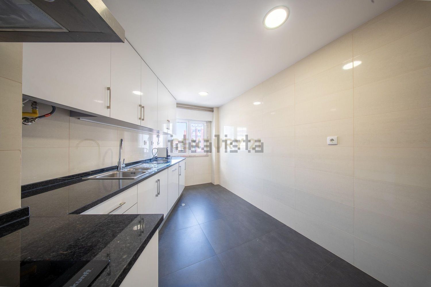 公寓 t3出售在Avenida Ruy Luís Gomes, 12 - 厨房