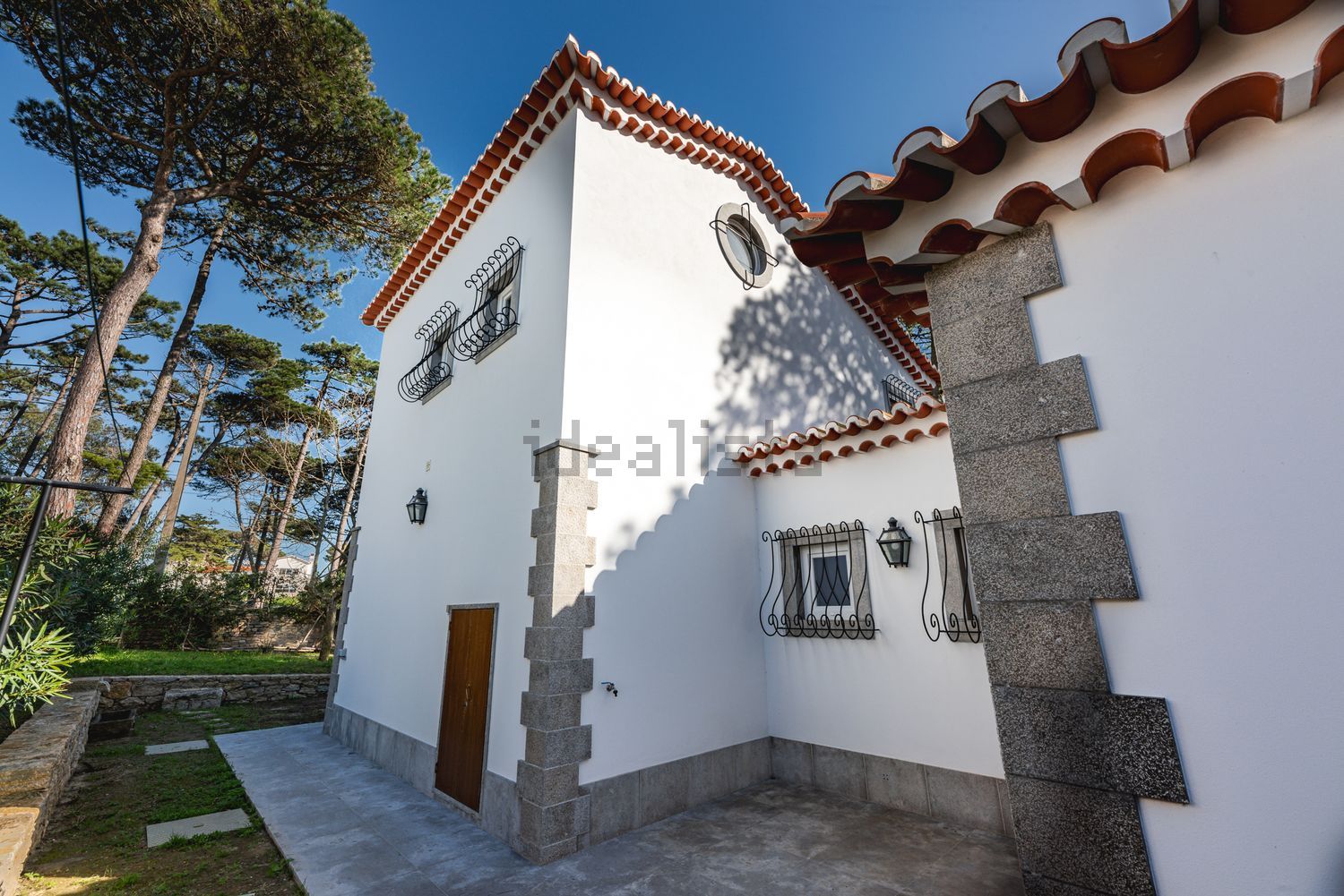 小楼房或独栋别墅出售在Caminho do Rio Touro - 外立面