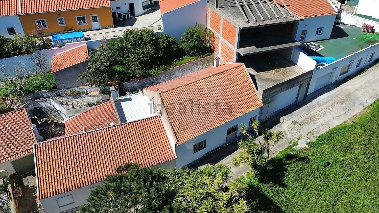 小楼房或独栋别墅出售在Rua das Adegas - 照片