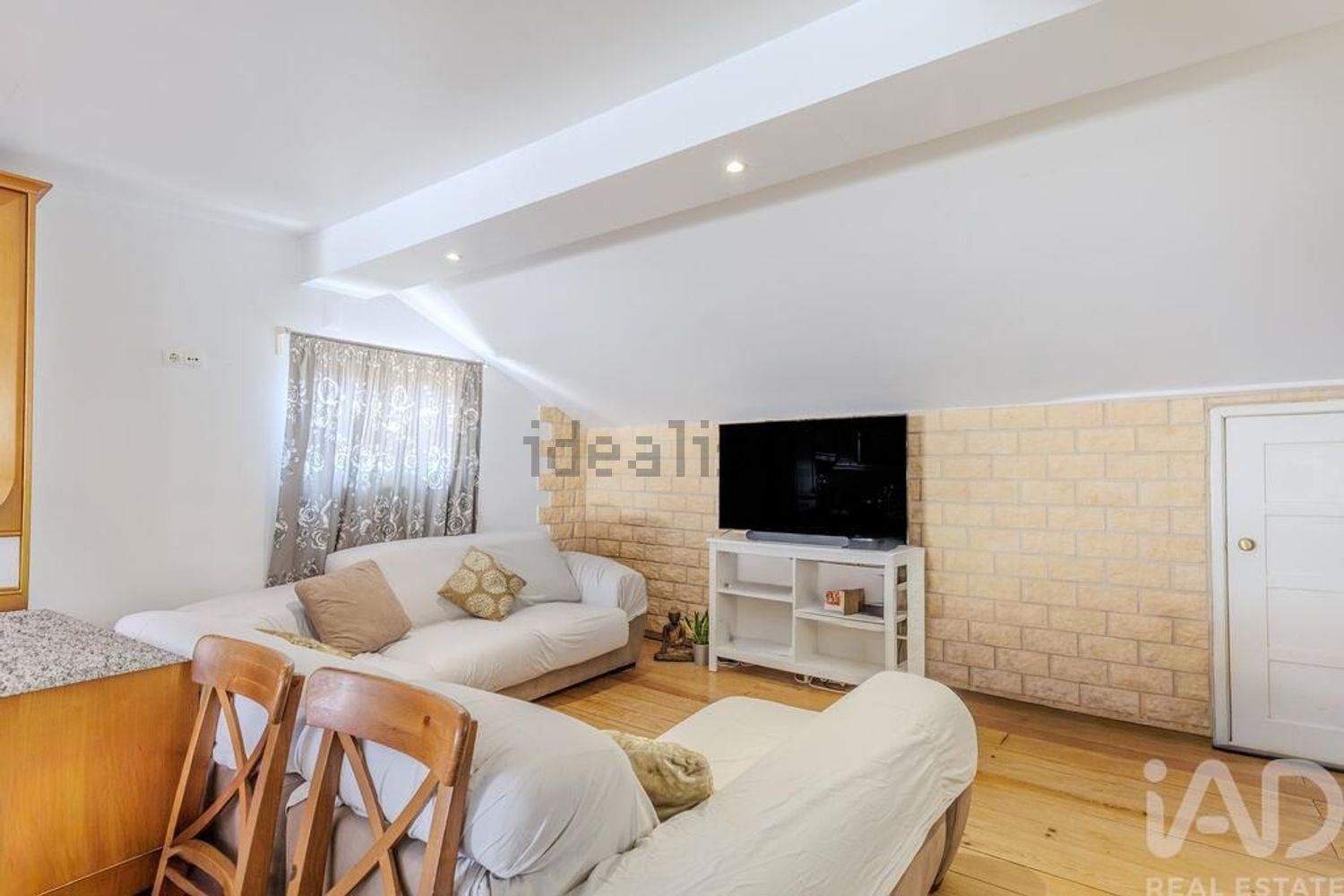 T0（单人公寓）出售在Almada - 客厅