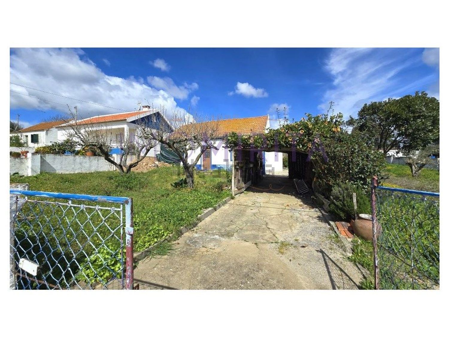 小楼房或独栋别墅出售在Rua do Chafariz - 前厅