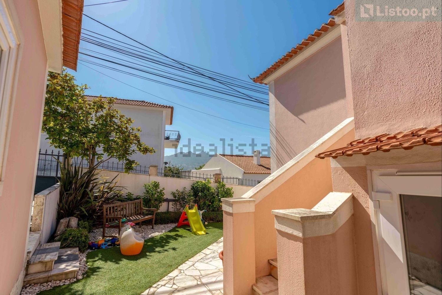 小楼房或别墅出售在Rua Dom António Correia de Sá - 外立面