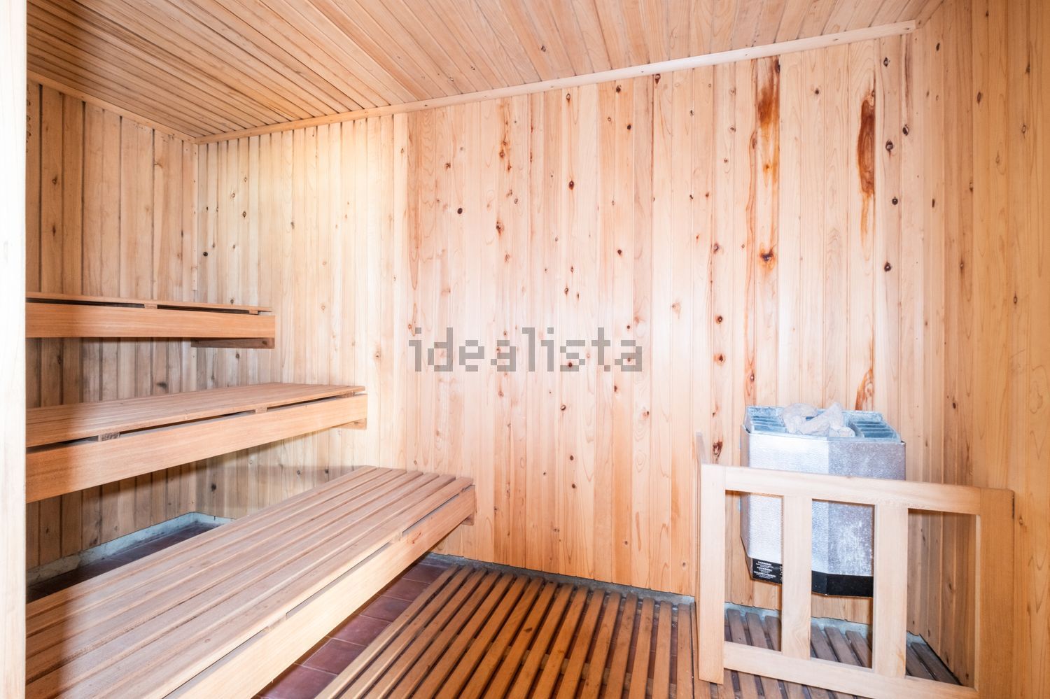 小楼房或独栋别墅出售在Rua Principal - 详情