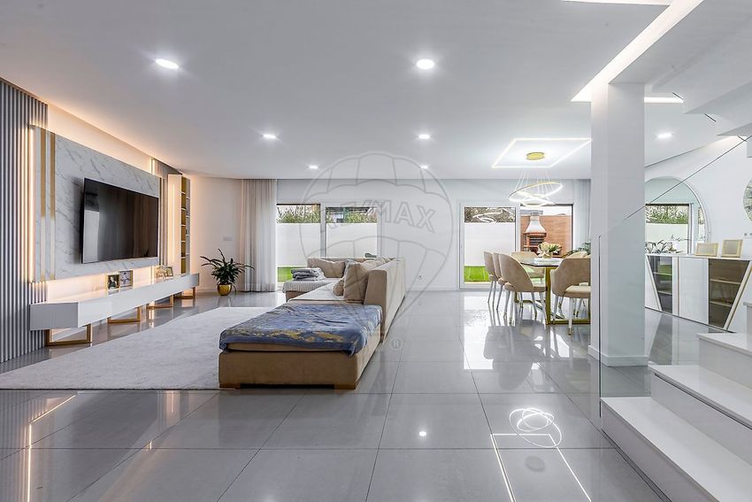 小楼房或独栋别墅出售在Rua da Ribeira