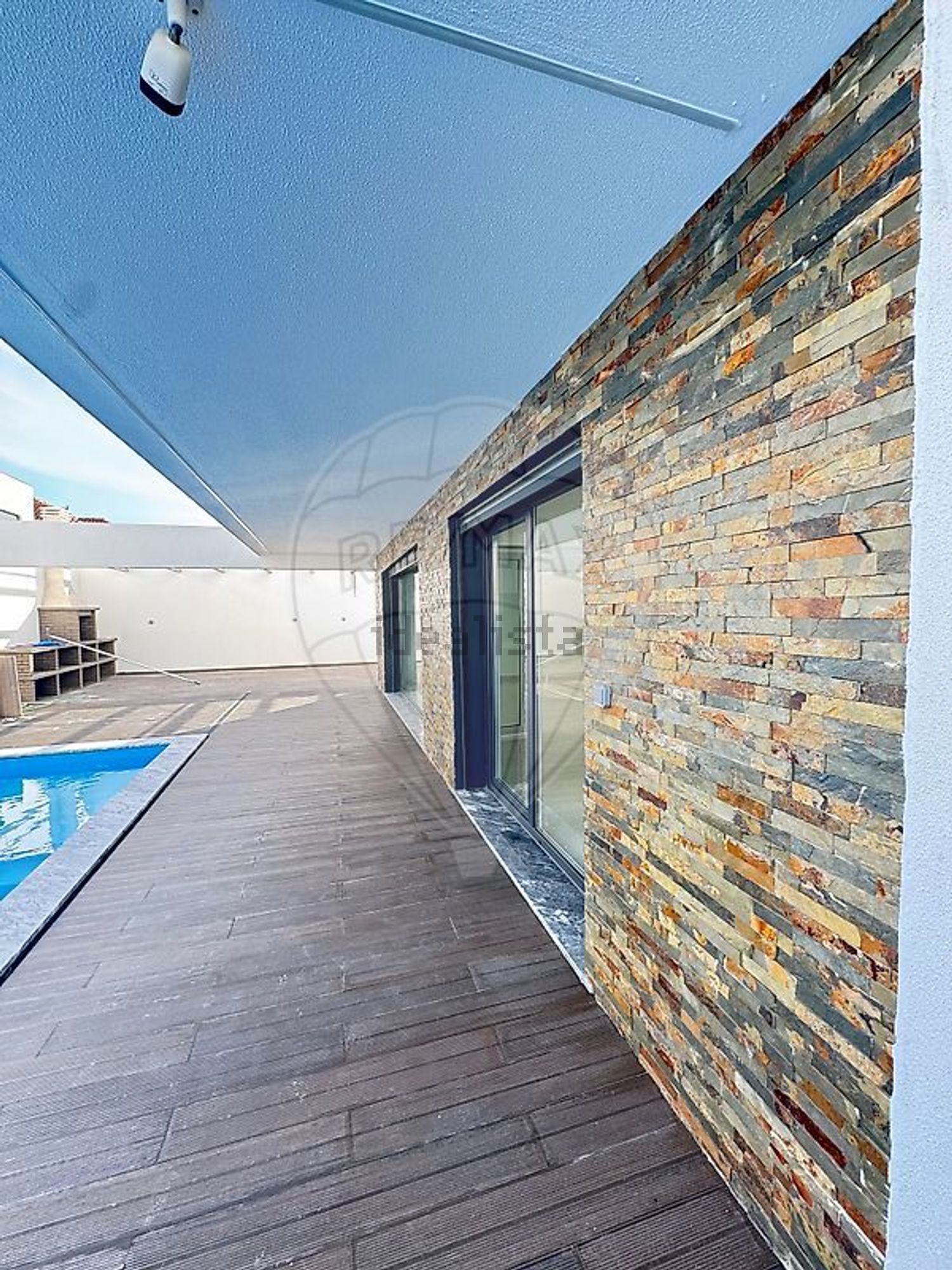 小楼房或独栋别墅出售在Alameda Miguel Torga - 阳台