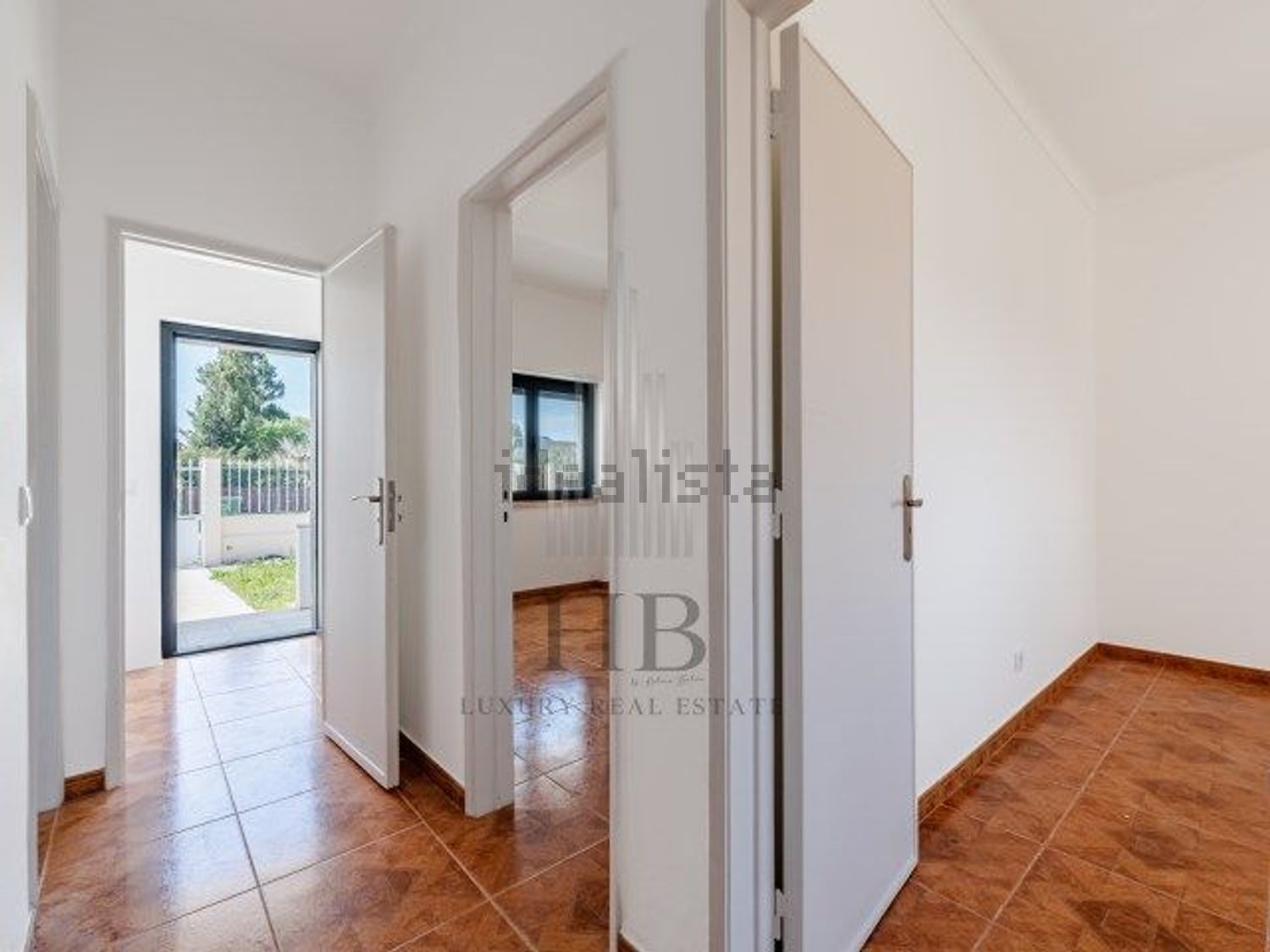 出租小楼房或独栋别墅在Rua do Arneiro - 过道