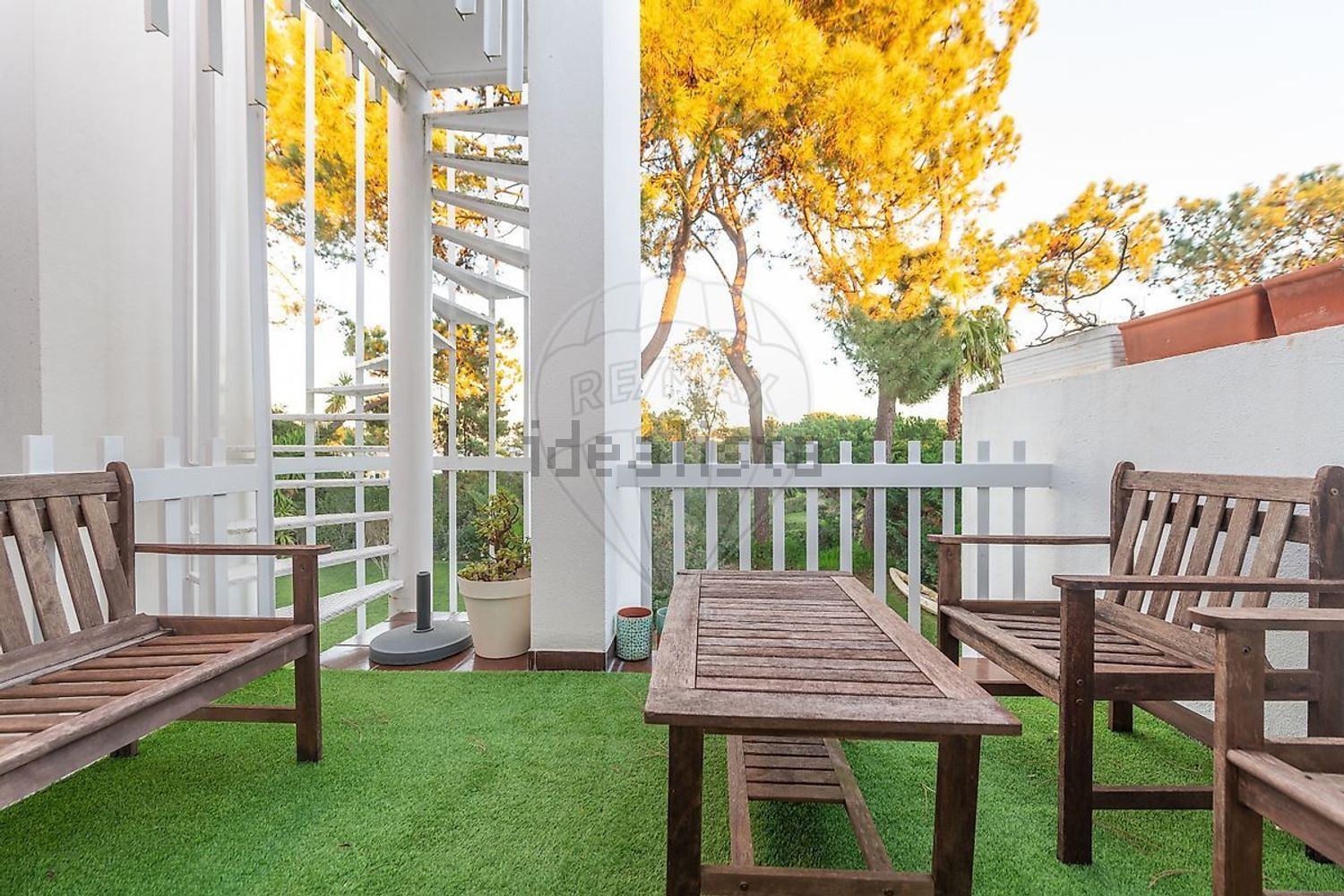 小楼房或独栋别墅出售在Rua de Alcoutim, 285 - 花园