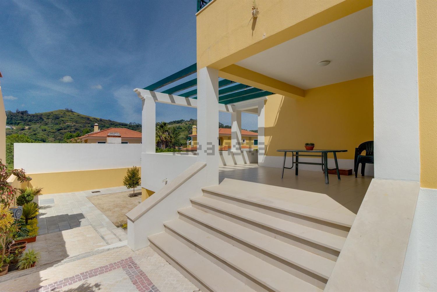 小楼房或独栋别墅出售在Rua do Mosqueiro, 19 - 院子