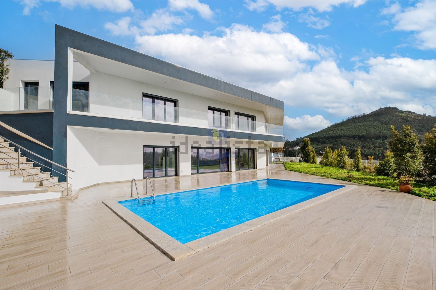 小楼房或别墅出售在Lousa - 游泳池