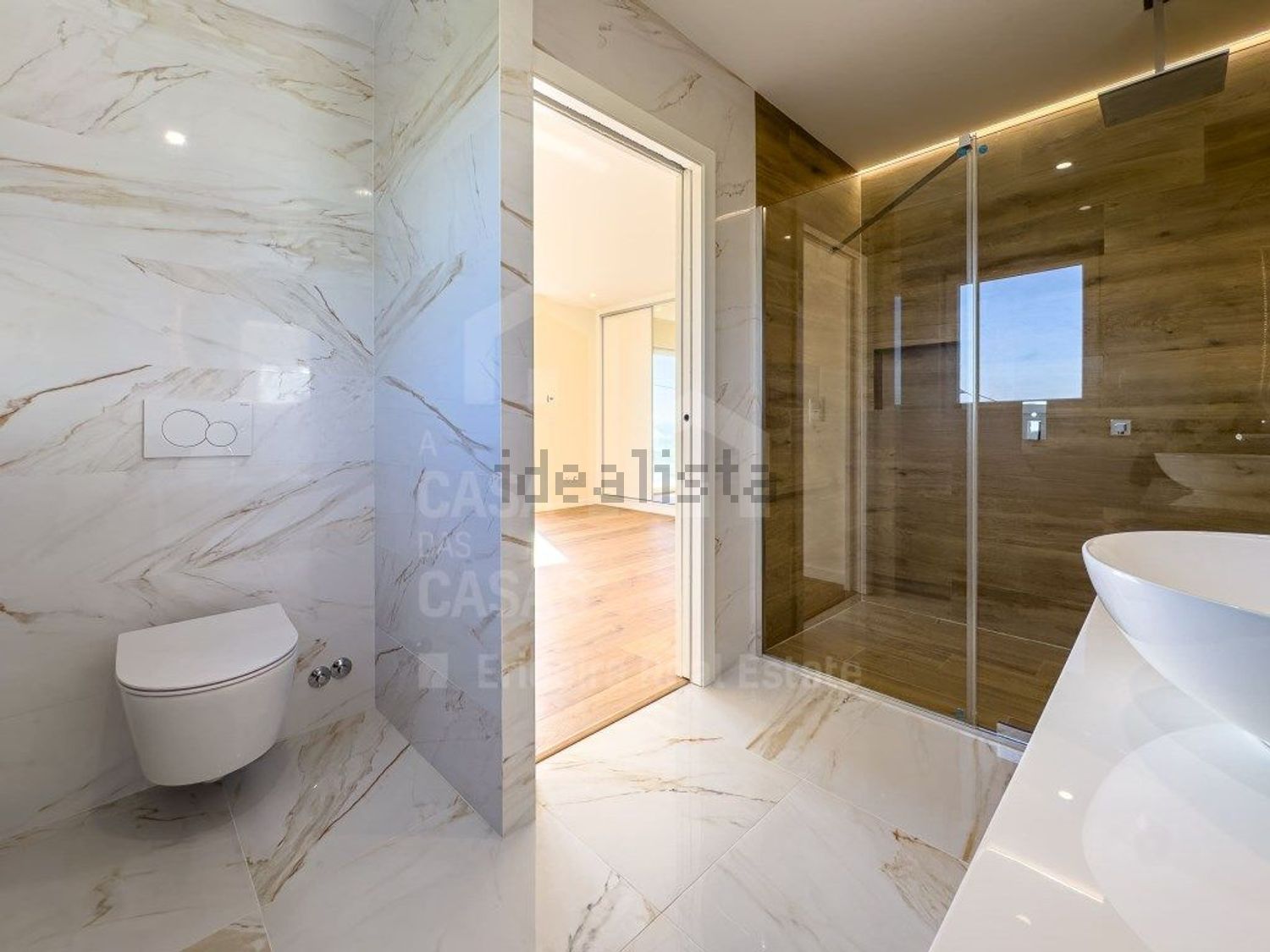 小楼房或独栋别墅出售在Encarnação - 照片