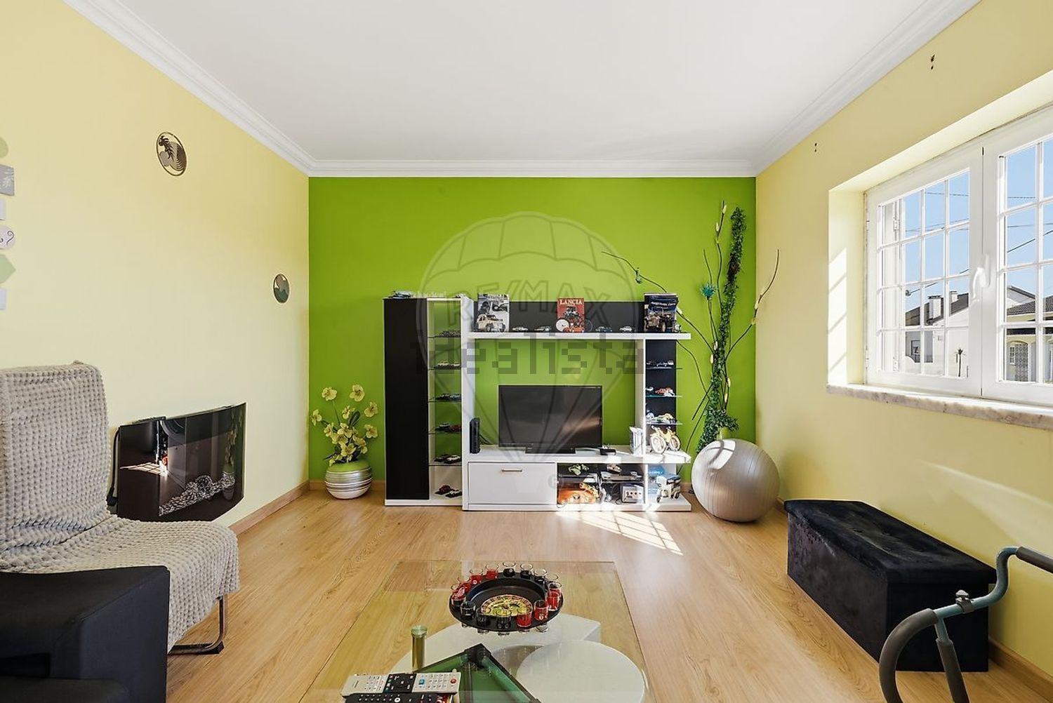 小楼房或独栋别墅出售在São Quintino - 客厅