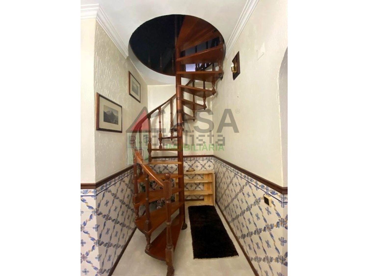 小楼房或独栋别墅出售在Rua Santo Estevão, 194 - 详情