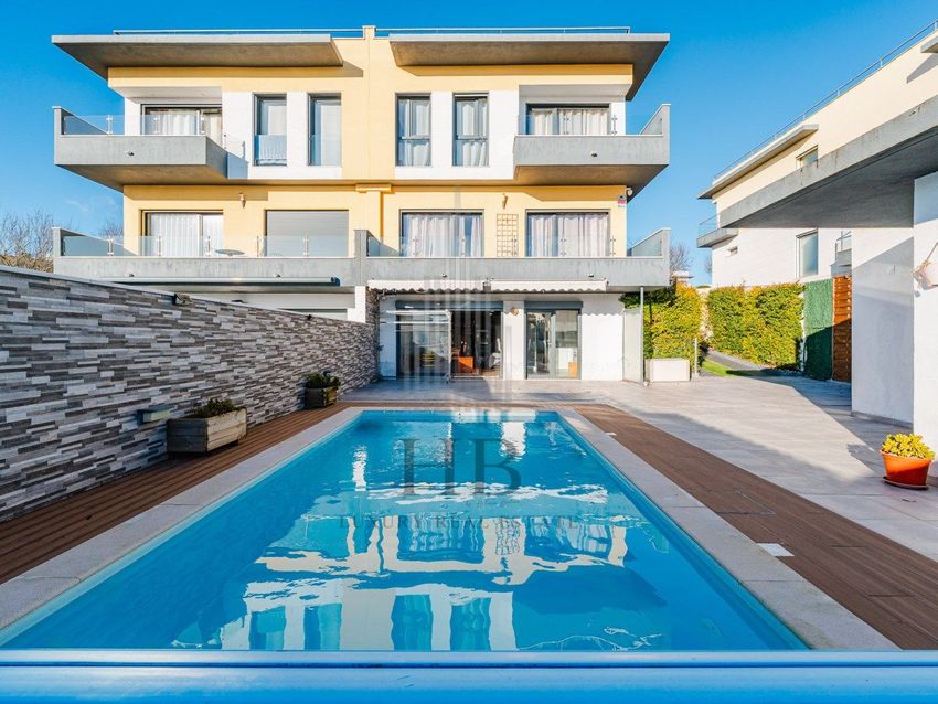 双拼别墅出售São João Das Lampas