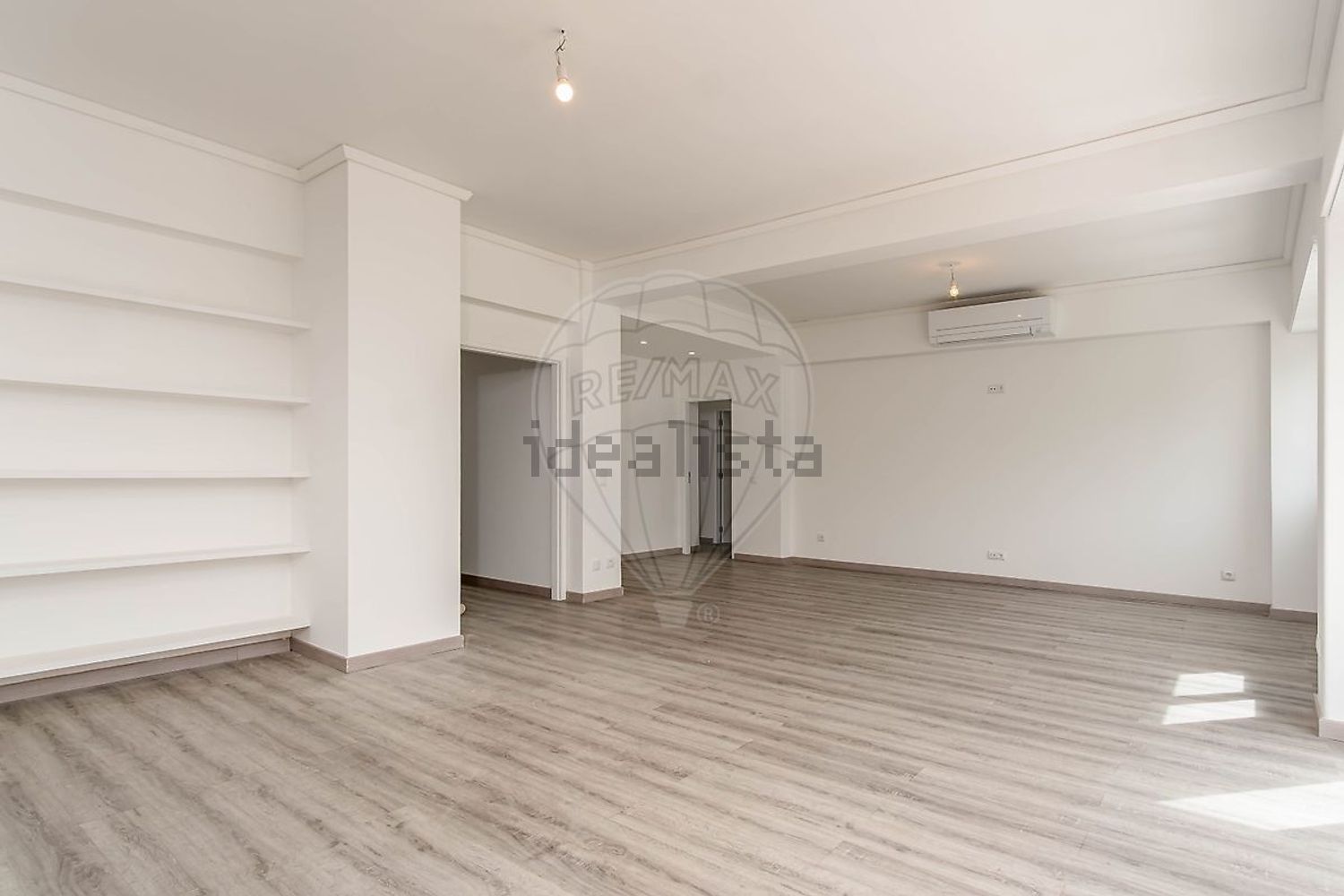 公寓 t3出售在Praça Rainha Santa - 居住