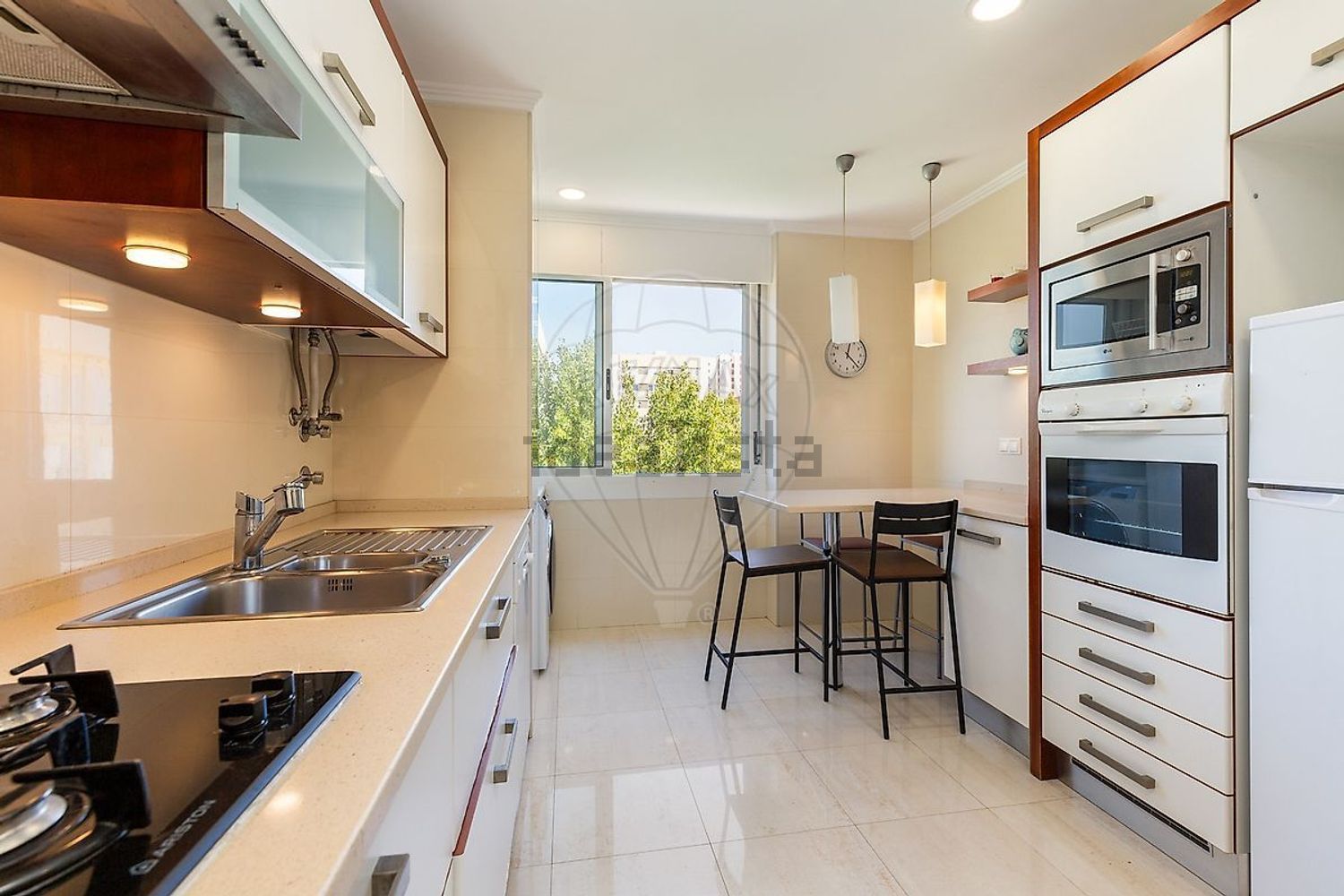 出租公寓 t2在Rua Maria Brown - 厨房