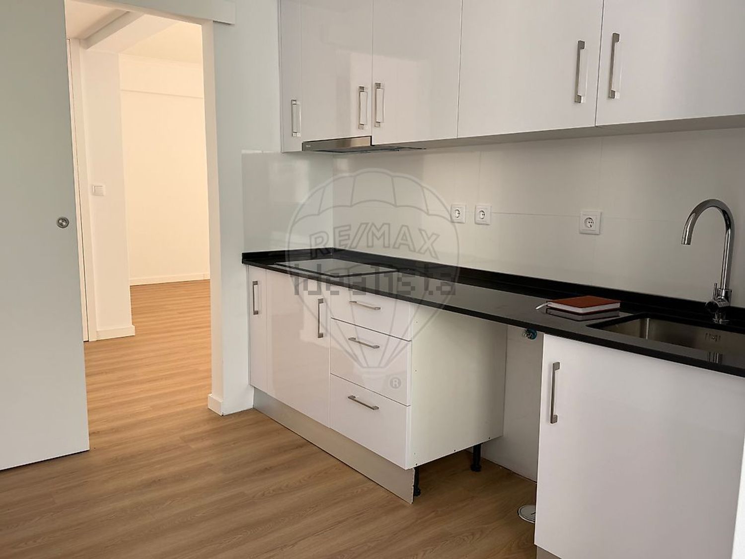 出租公寓 t3在Rua Doutor Henrique Martins Gomes - 厨房