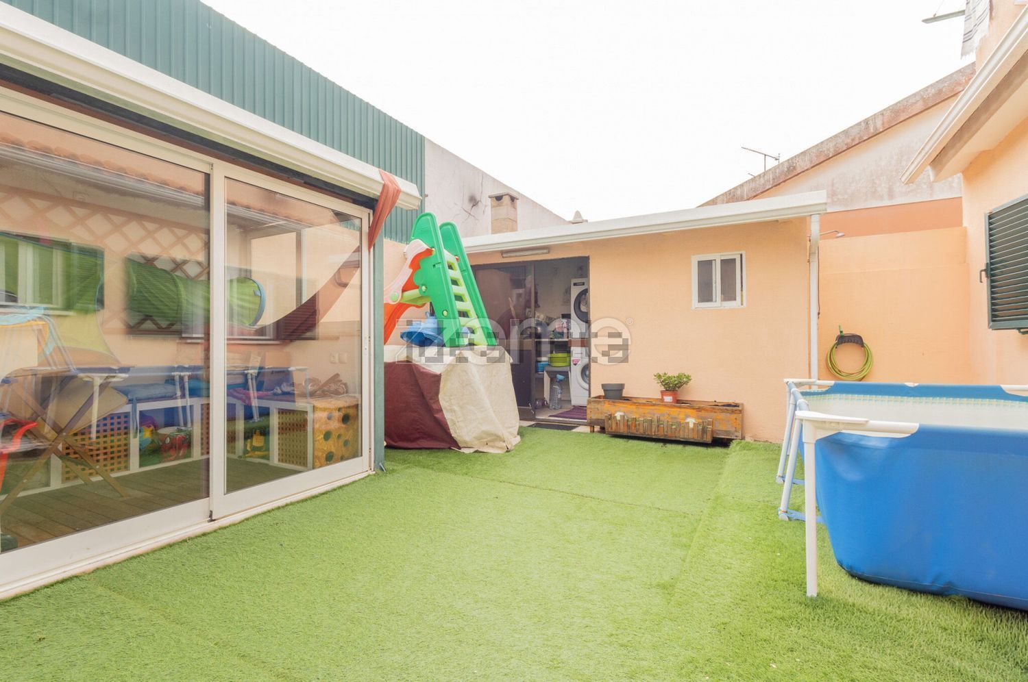 小楼房或独栋别墅出售在Rua Luís Vaz de Camões s/n - 花园