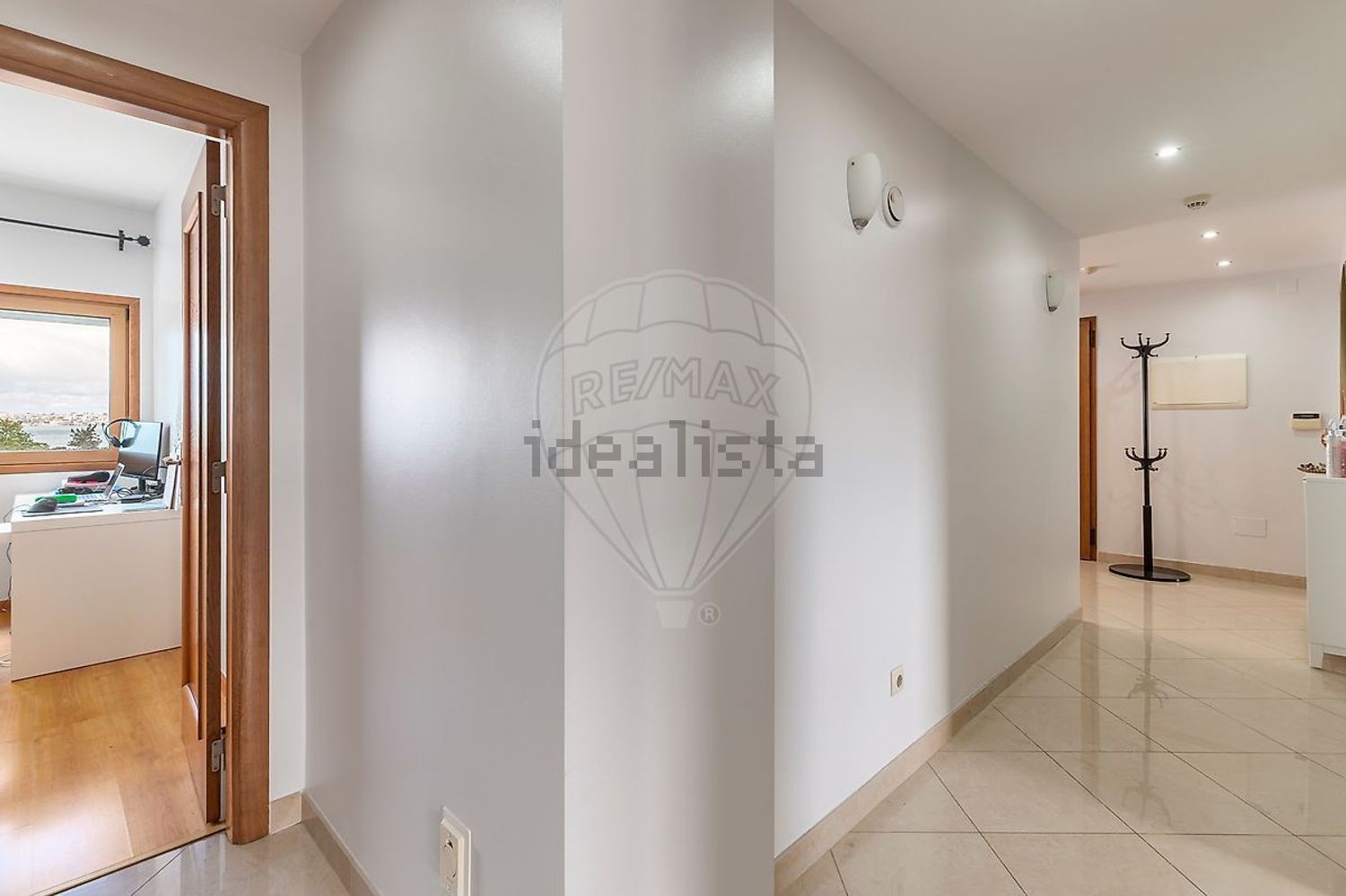 公寓 t3出售在Rua Almirante Reis - 过道