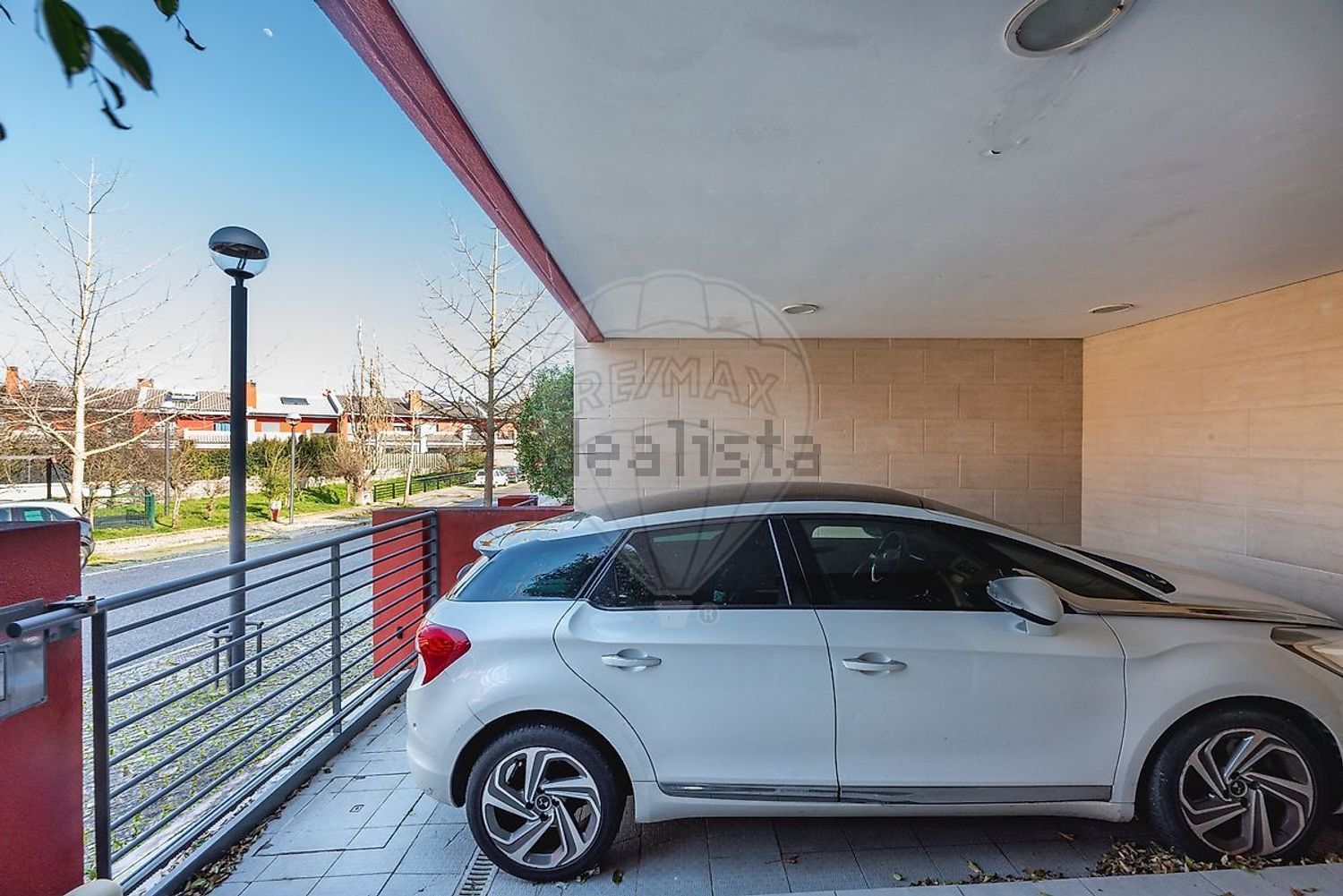 出租小楼房或独栋别墅在Rua São Miguel Arcanjo - 停车位