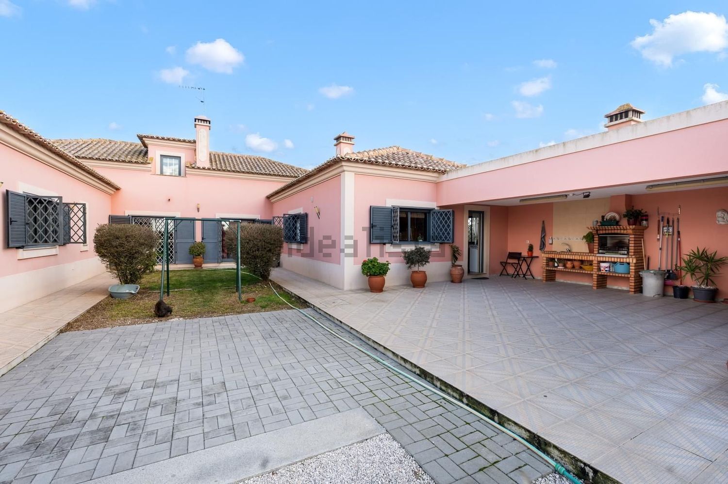 小楼房或独栋别墅出售N10 - 外立面