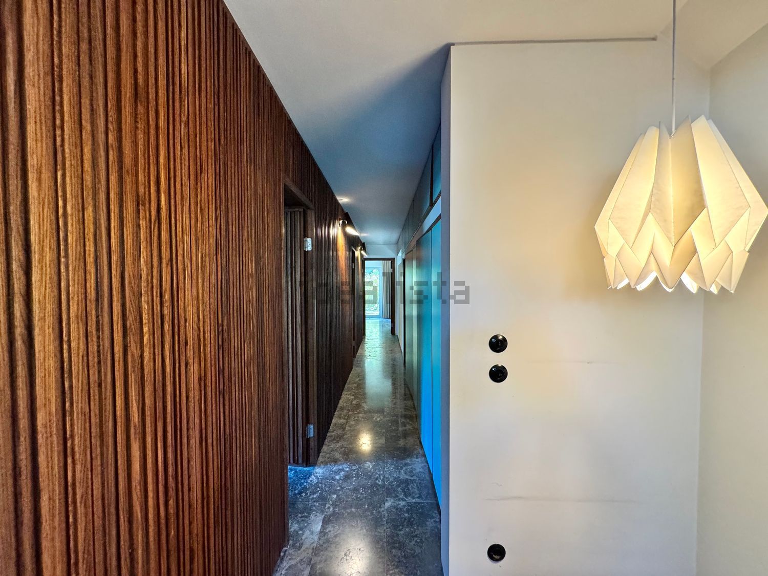 小楼房或独栋别墅出售在Avenida Marechal Carmona, 631 - 过道