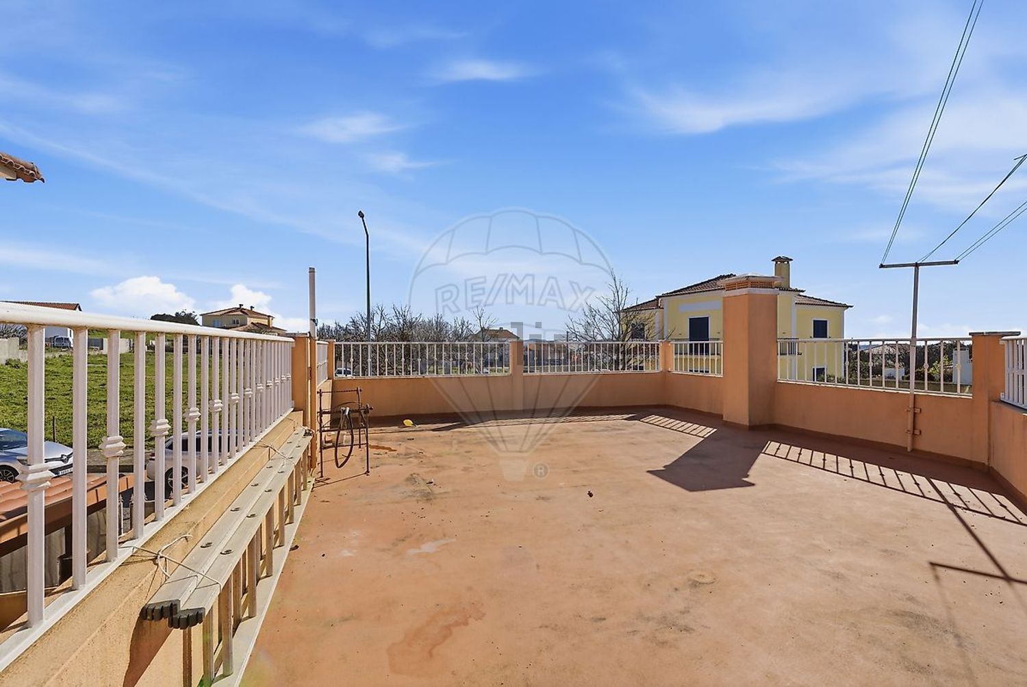 小楼房或独栋别墅出售在São Quintino - 阳台