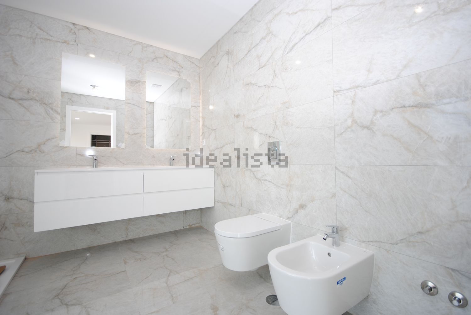 双拼别墅出售在Rua das Flores - 卫生间