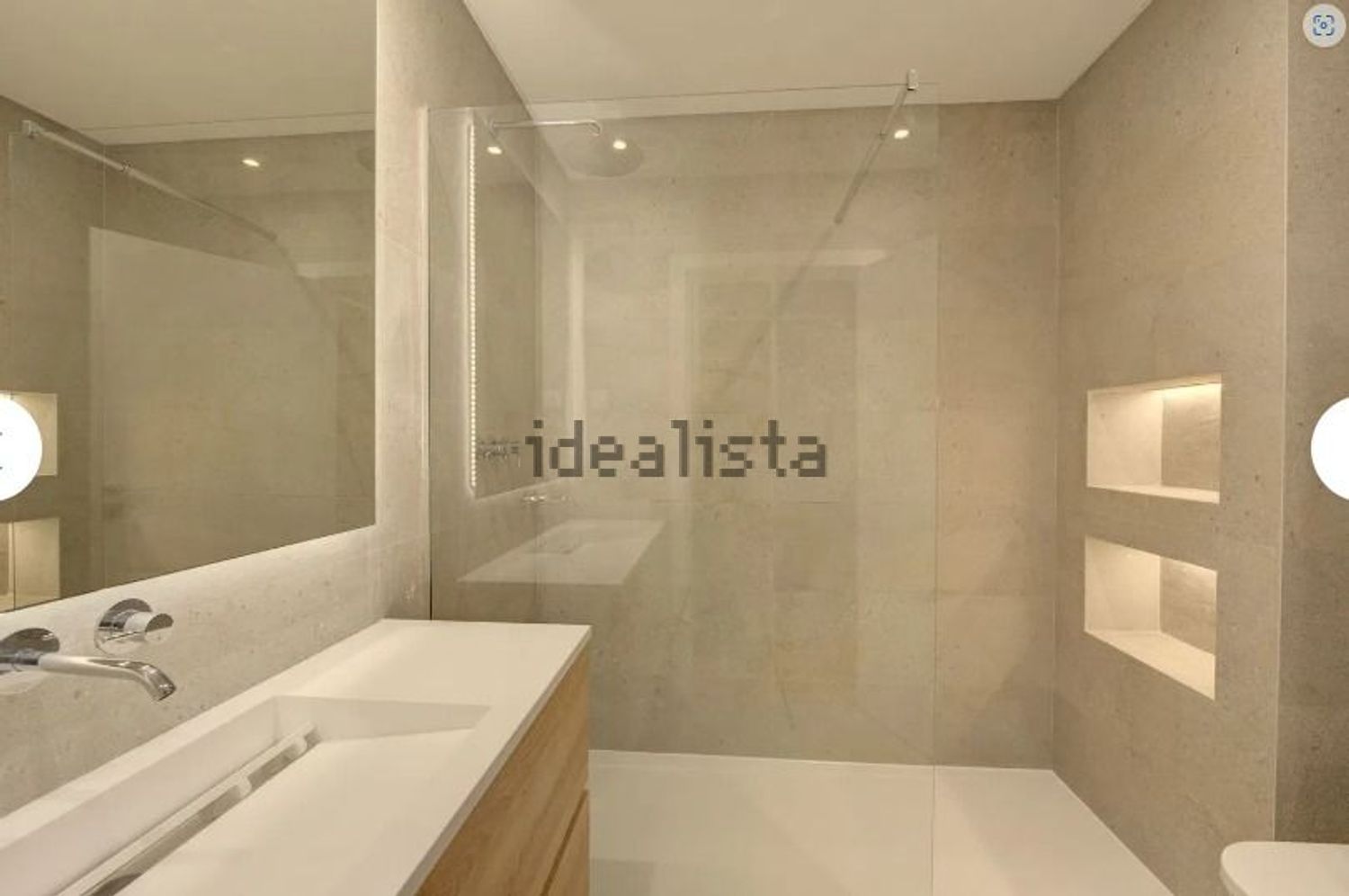 出租公寓 t2在Rua José Travassos, 29 - 卫生间