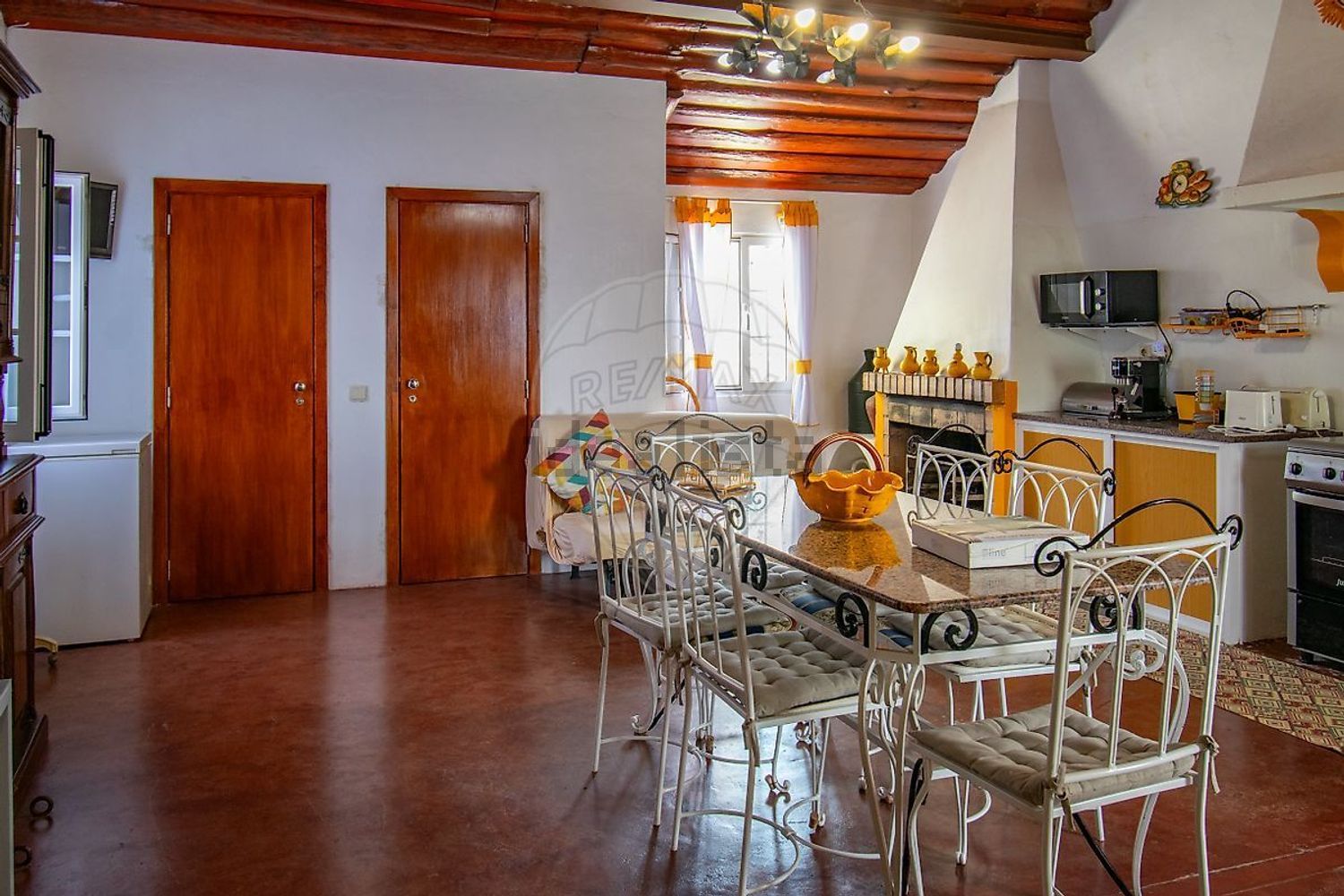 小楼房或独栋别墅出售Er261 - 客厅