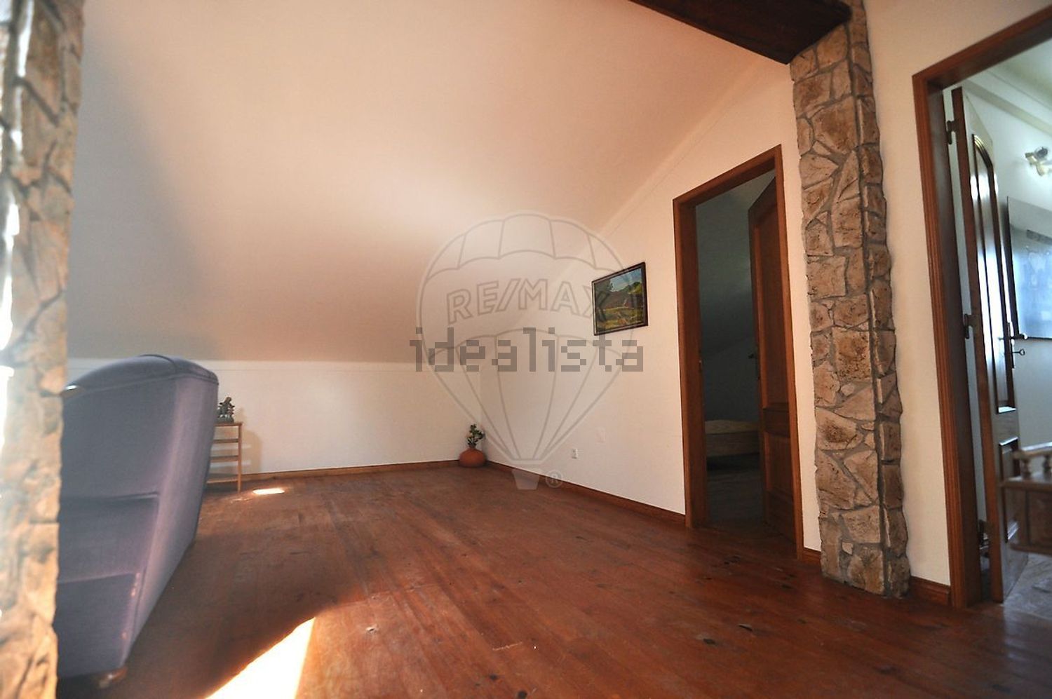 小楼房或独栋别墅出售在São Quintino - 居住