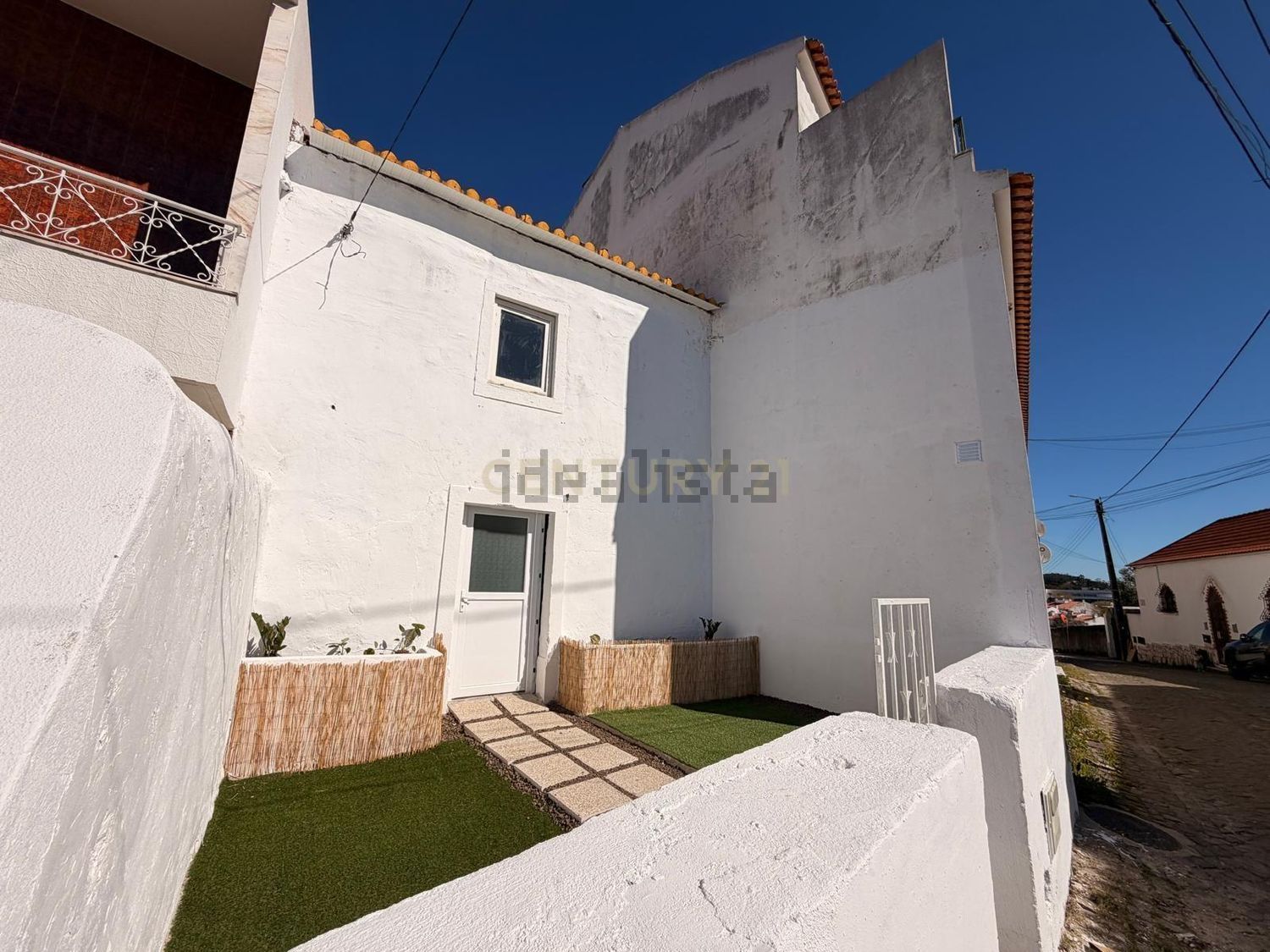 小楼房或独栋别墅出售在Rua Florêncio José Cannas, 25 - 外立面