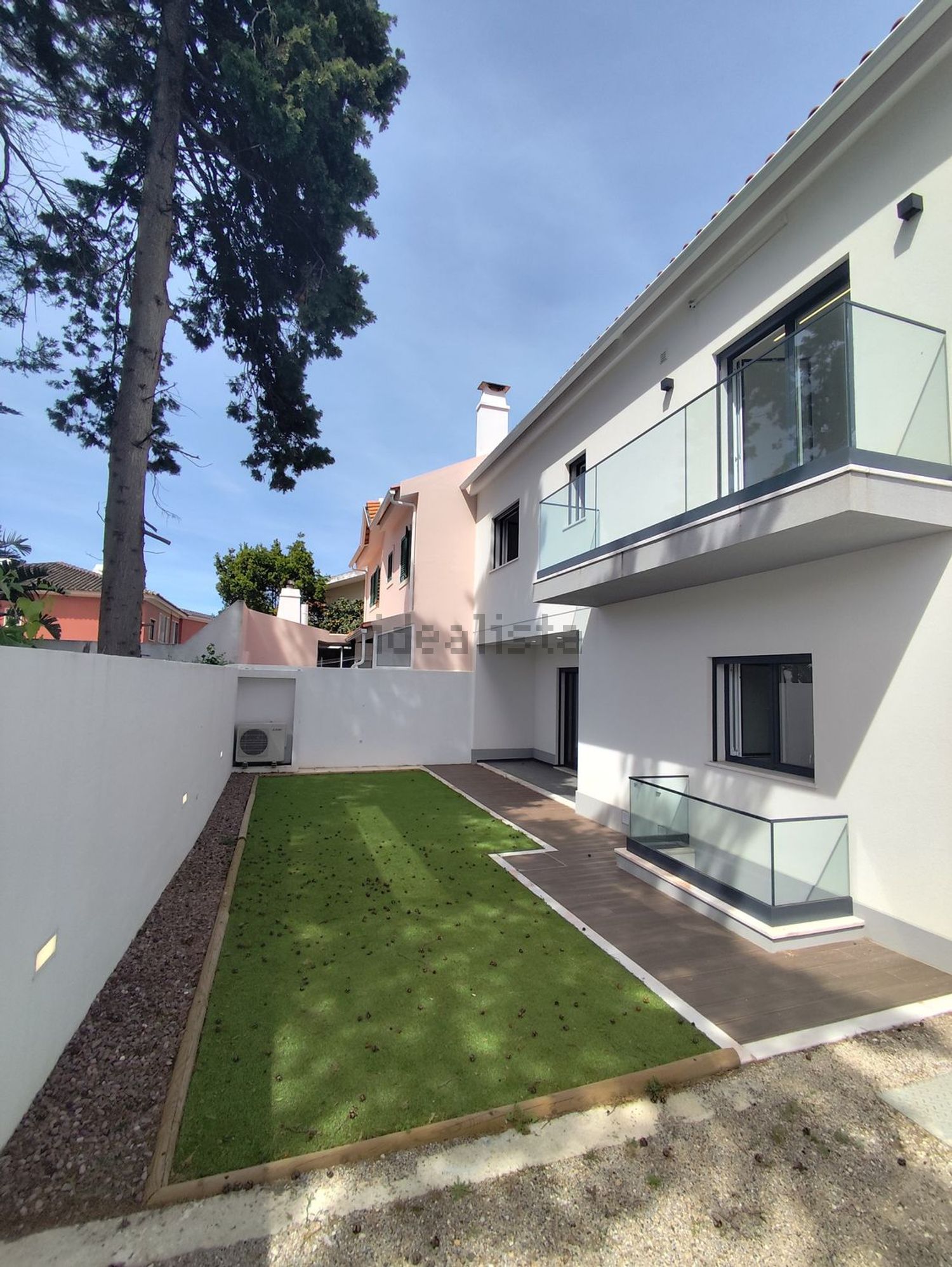 出租小楼房或独栋别墅在Praceta Santa Rita de Cássia - 花园