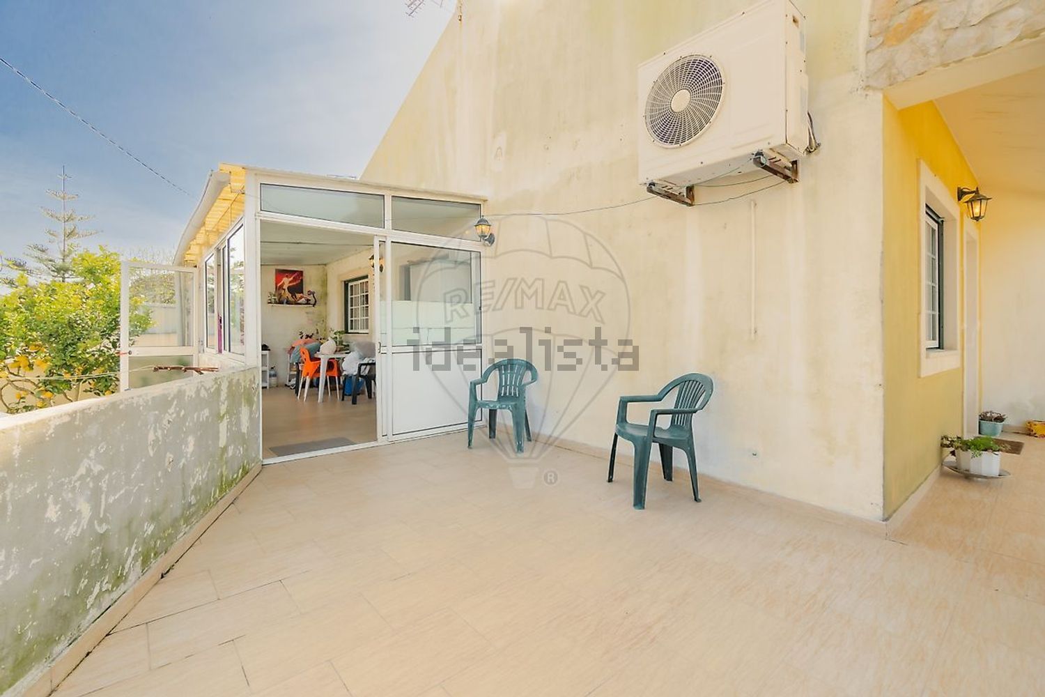 小楼房或独栋别墅出售在Rua das Flores - 阳台