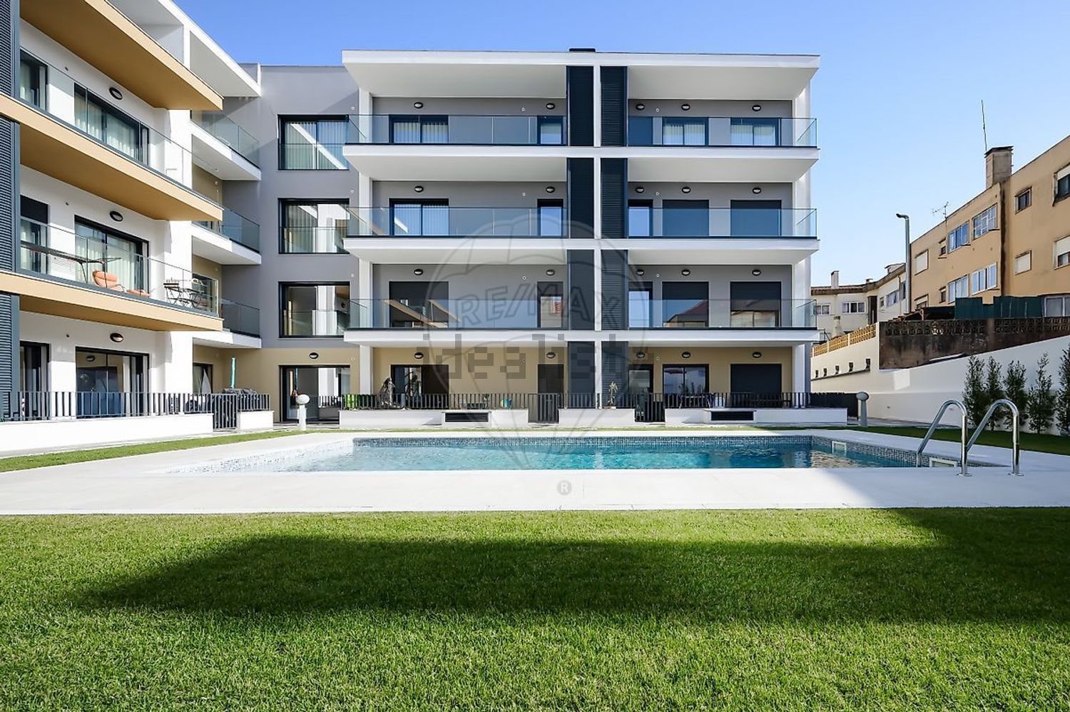 公寓 t2出售在Rua 25 de Abril - 游泳池