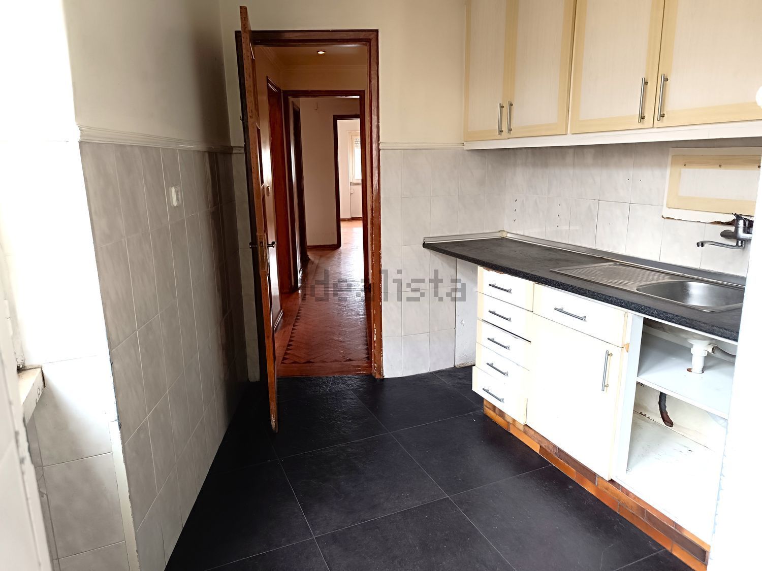 公寓 t2出售在Rua 1º de Maio, 40 - 厨房