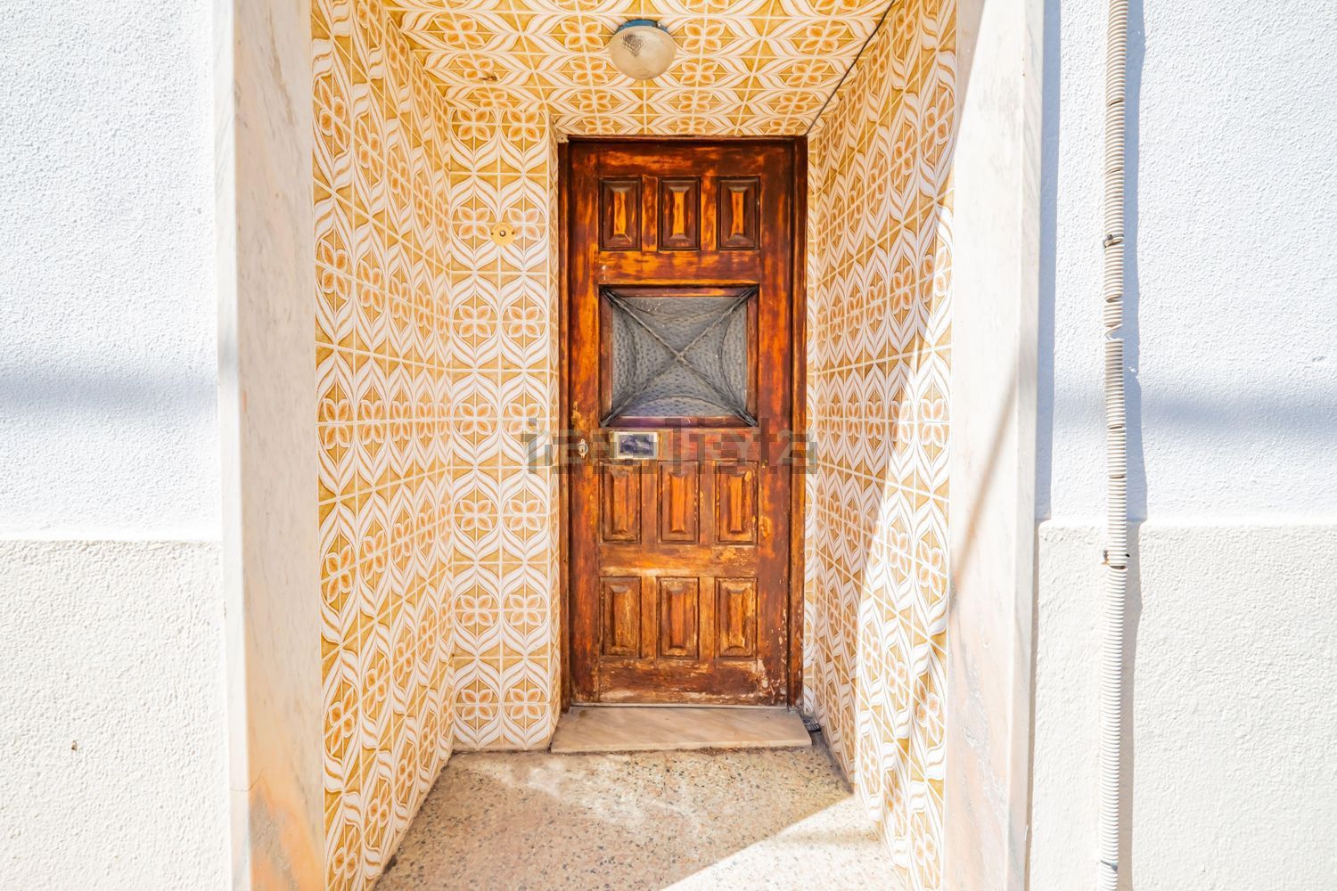 小楼房或独栋别墅出售在Rua General Humberto Delgado, 6 - 过道