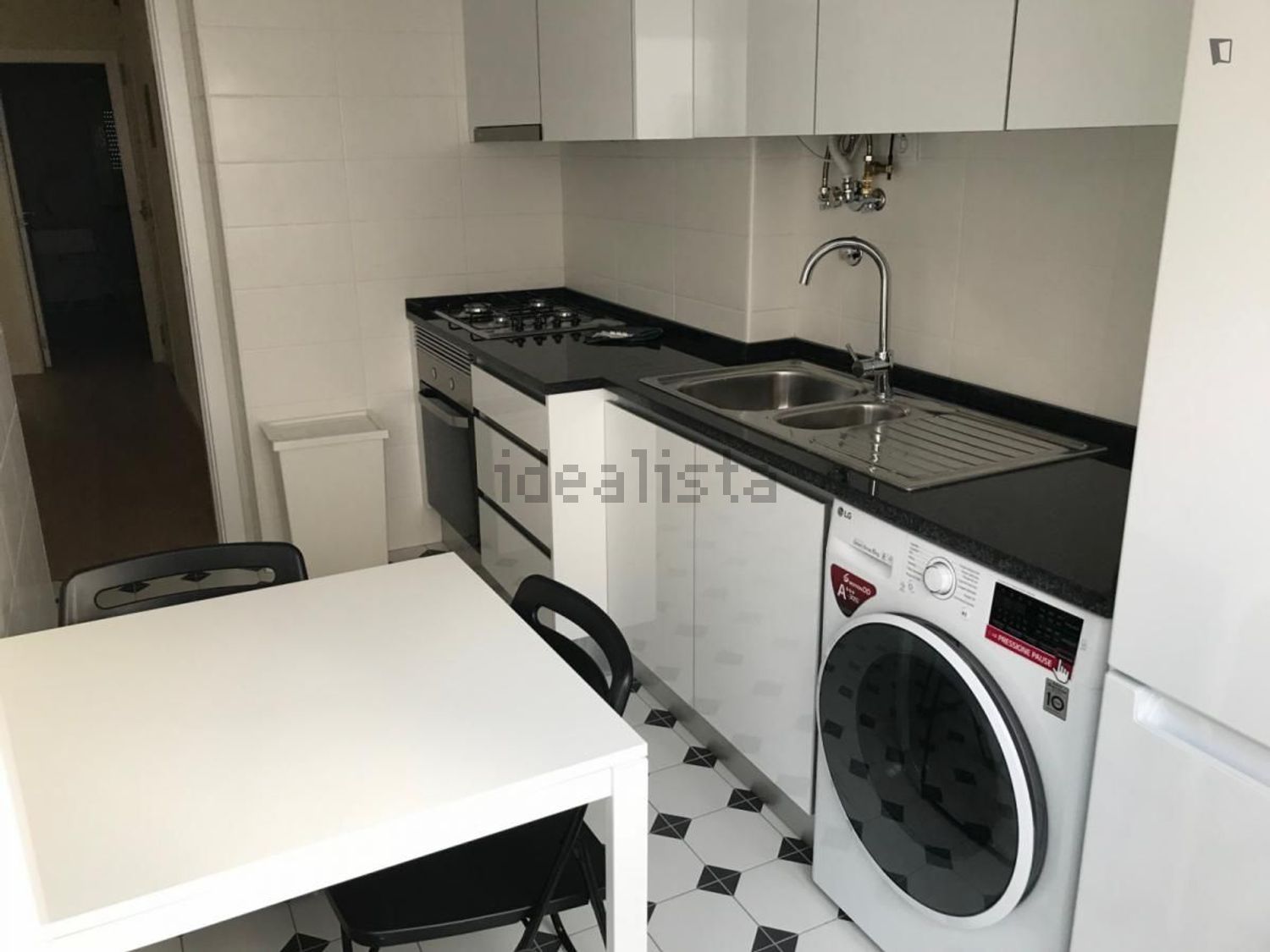 出租房间在Rua Bento de Jesus Caraça - 厨房