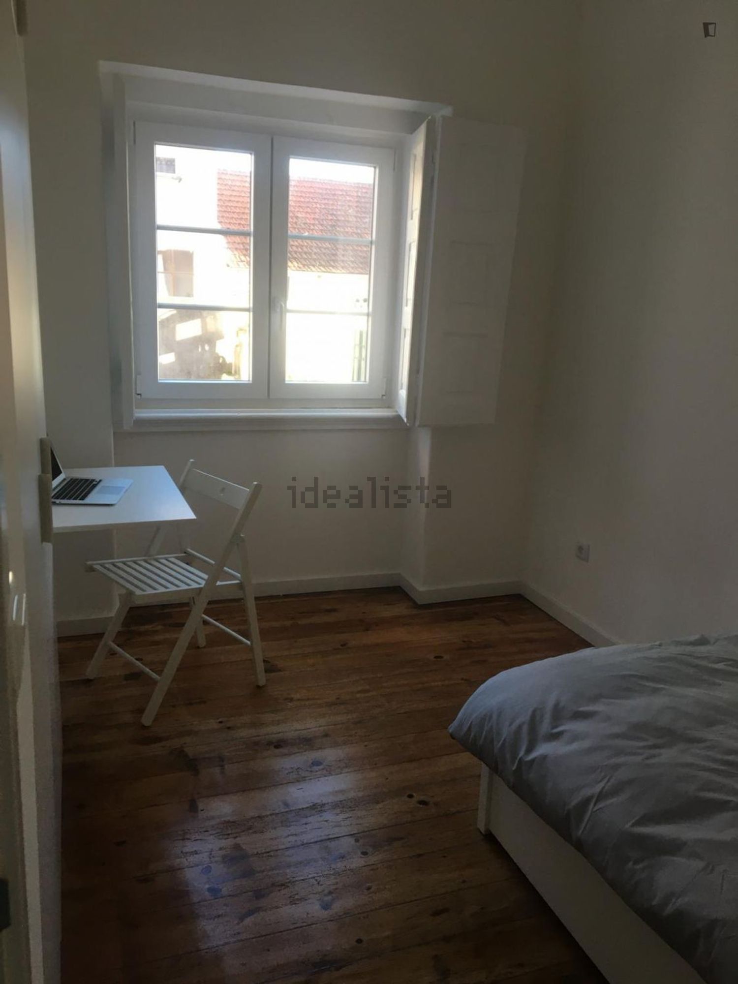 出租房间在Rua Angra do Heroísmo - 卧室