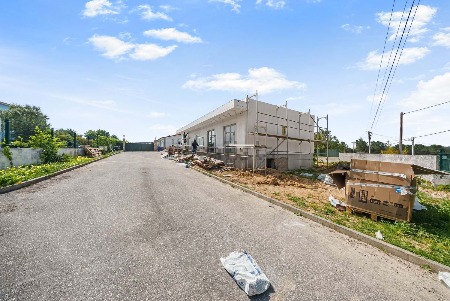 小楼房或独栋别墅出售在Rua do Outeiro - 外立面