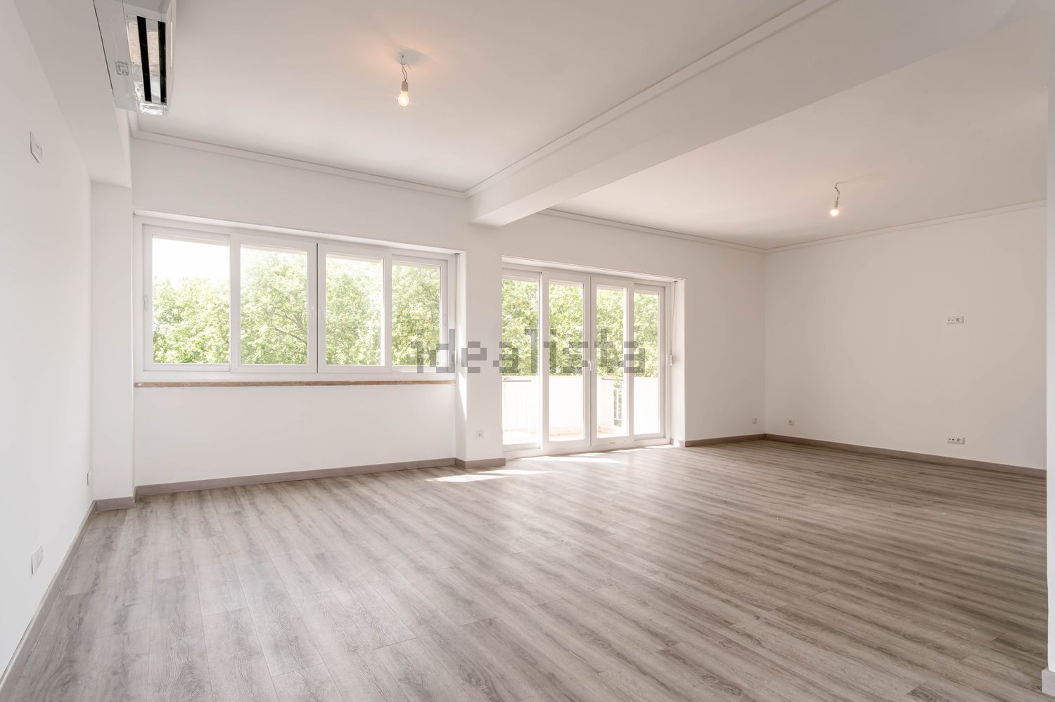 公寓 t3出售在Praça Rainha Santa - 居住