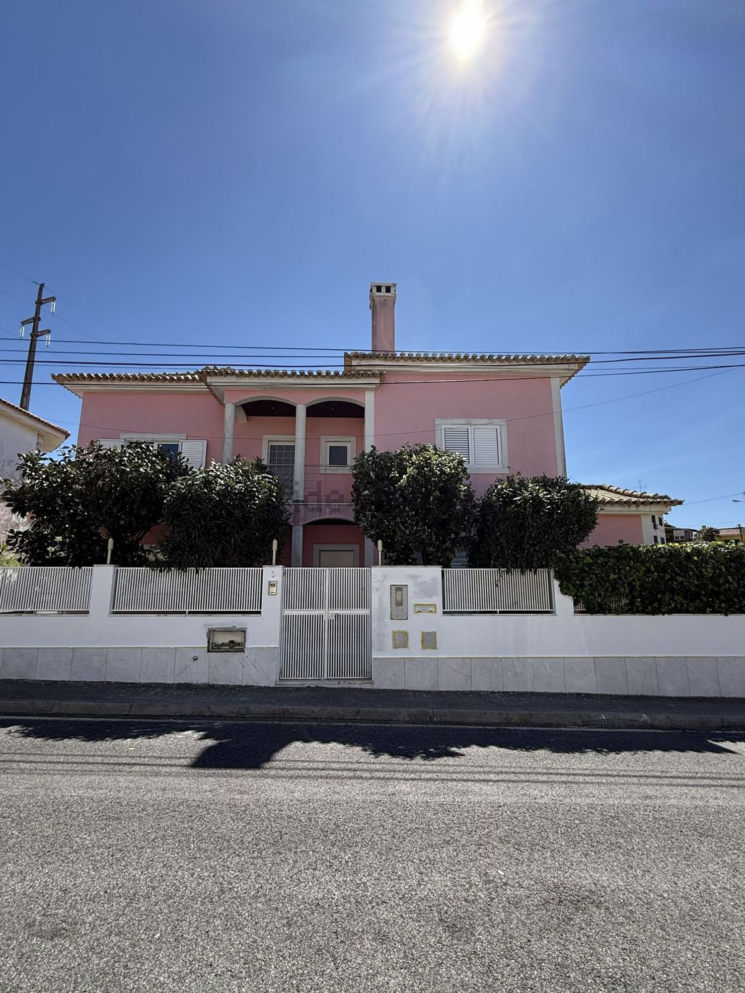 小楼房或独栋别墅出售在Porto Salvo - 外立面