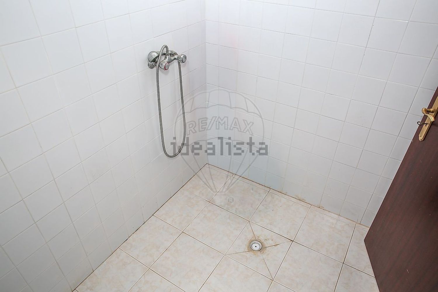 小楼房或独栋别墅出售在São Quintino - 卫生间